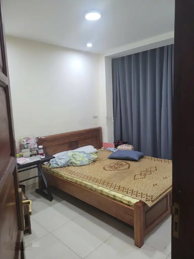 Bán nhà phùng khoang, 44m- mt5m- 5 tầng, cách ô tô tránh 3m, ,xe 4 chỗ đỗ cửa- Lô góc