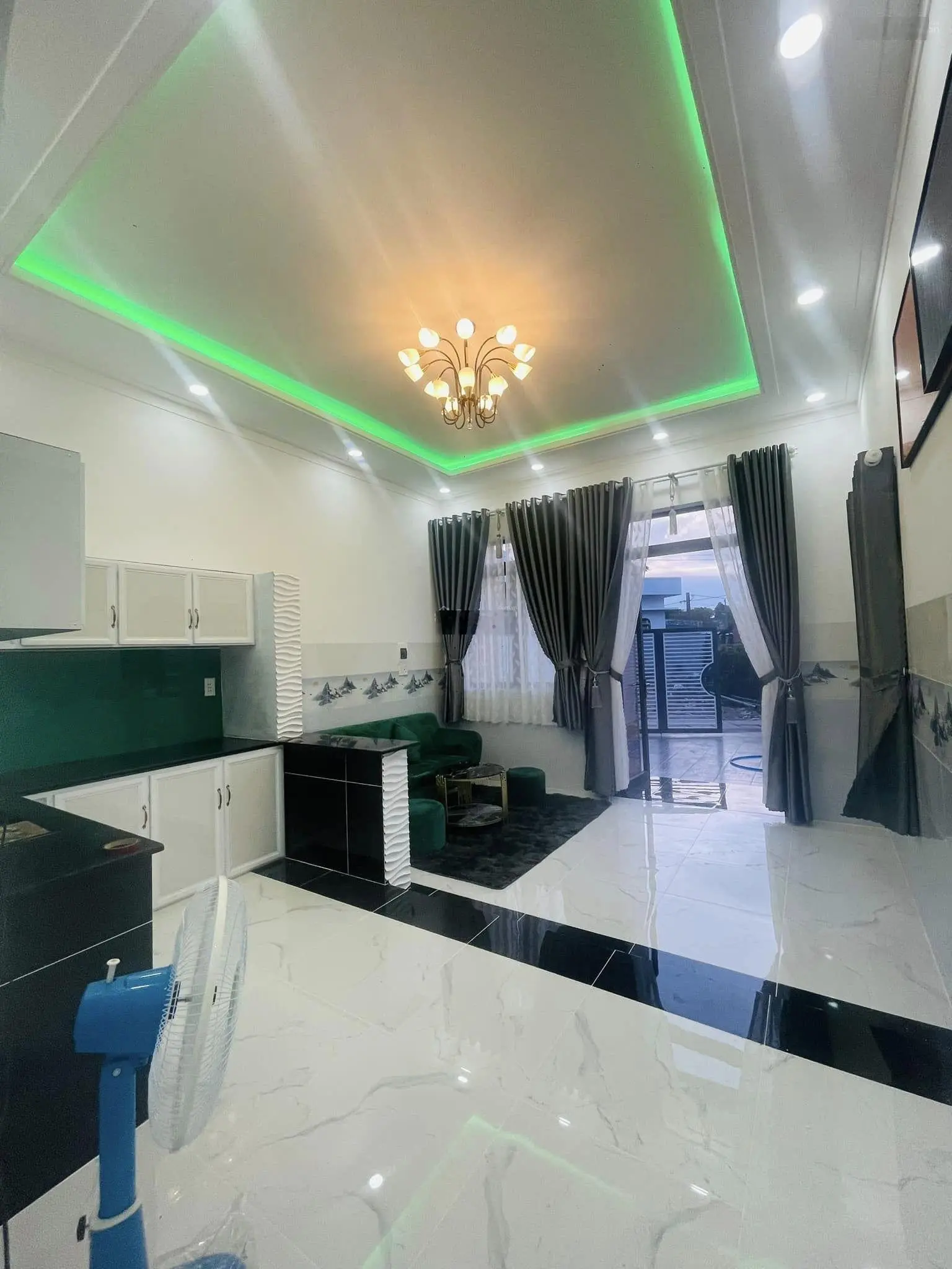 Nhà trung tâm Long Điền diện tích 90m2 2 phòng ngủ đường xe hơi khu dân cư gần nhà hát