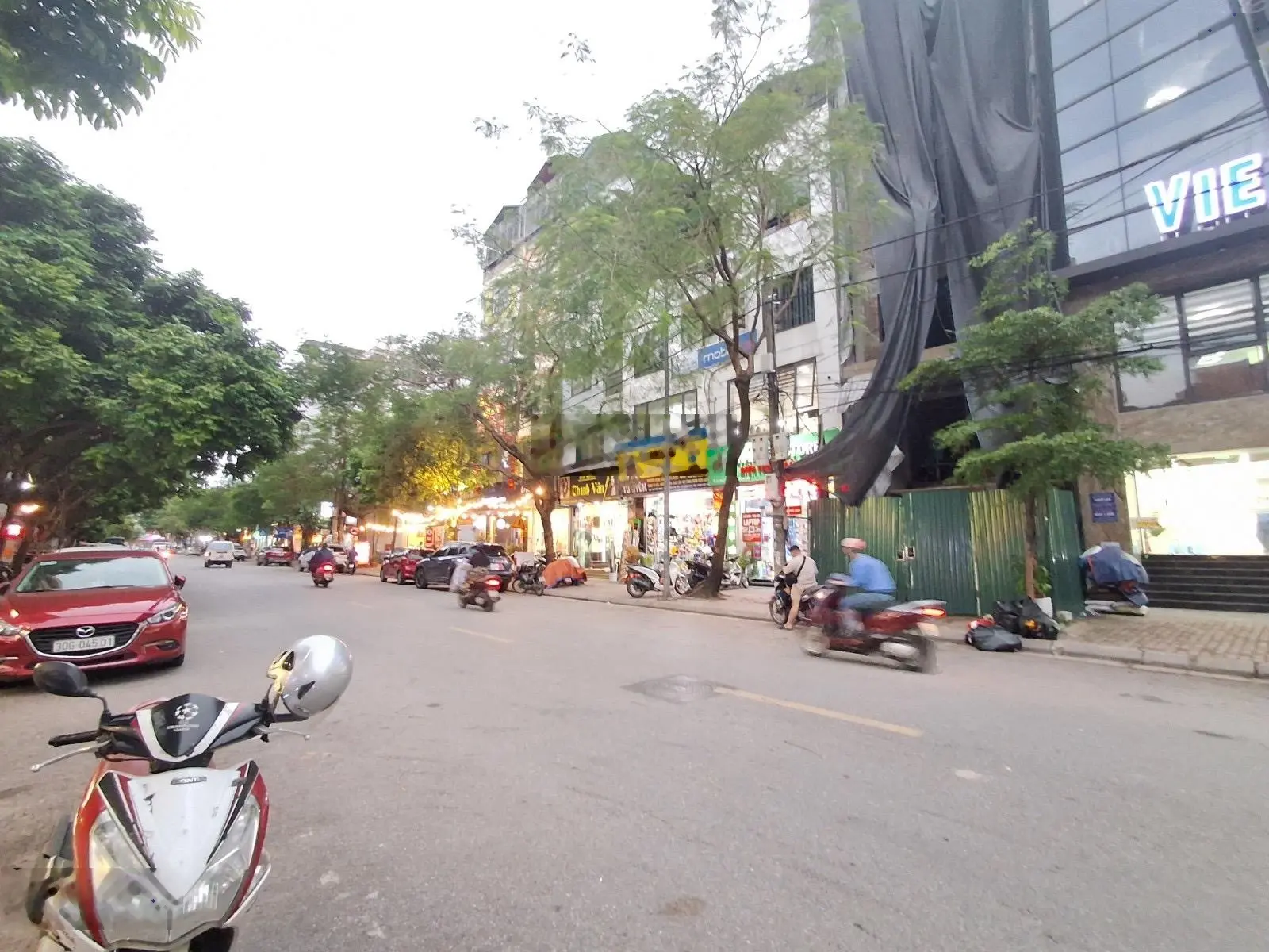 Bán nhà mặt phố Trạm - phân lô - kinh doanh đỉnh - vỉa hè rộng - nhiều tiện ích - hơn 28 tỷ