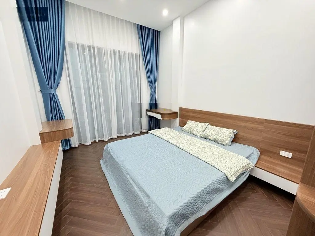 Nhà thang máy, DT 65 m2, nội thất hiện đại, sân vườn, giá chỉ 11 tỷ