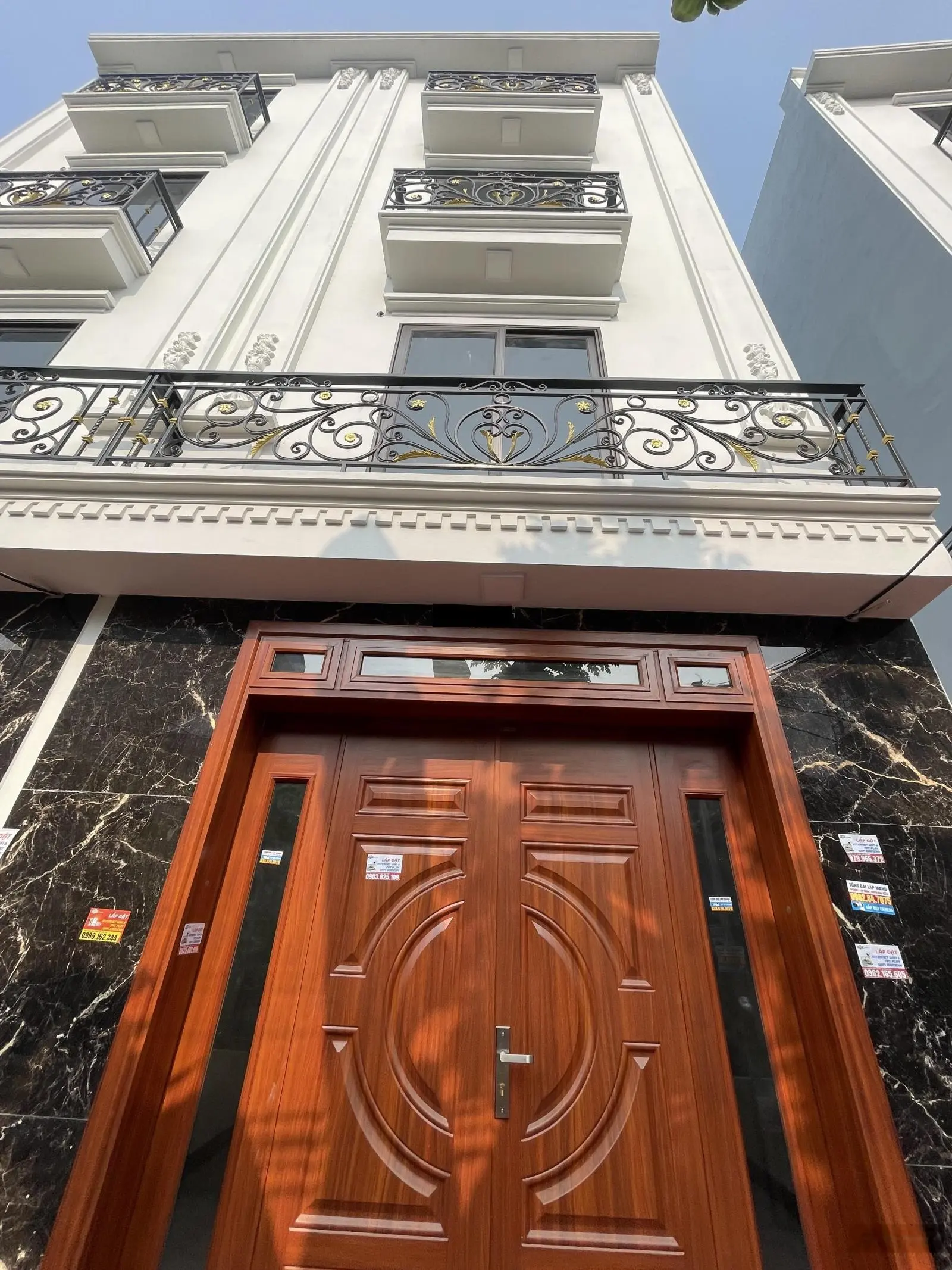 Nhà mới gần ĐH Thể Dục Thể Thao-Trung tâm Xã ( chợ- trường học- trạm y tế- điểm bus) oto vào cửa
