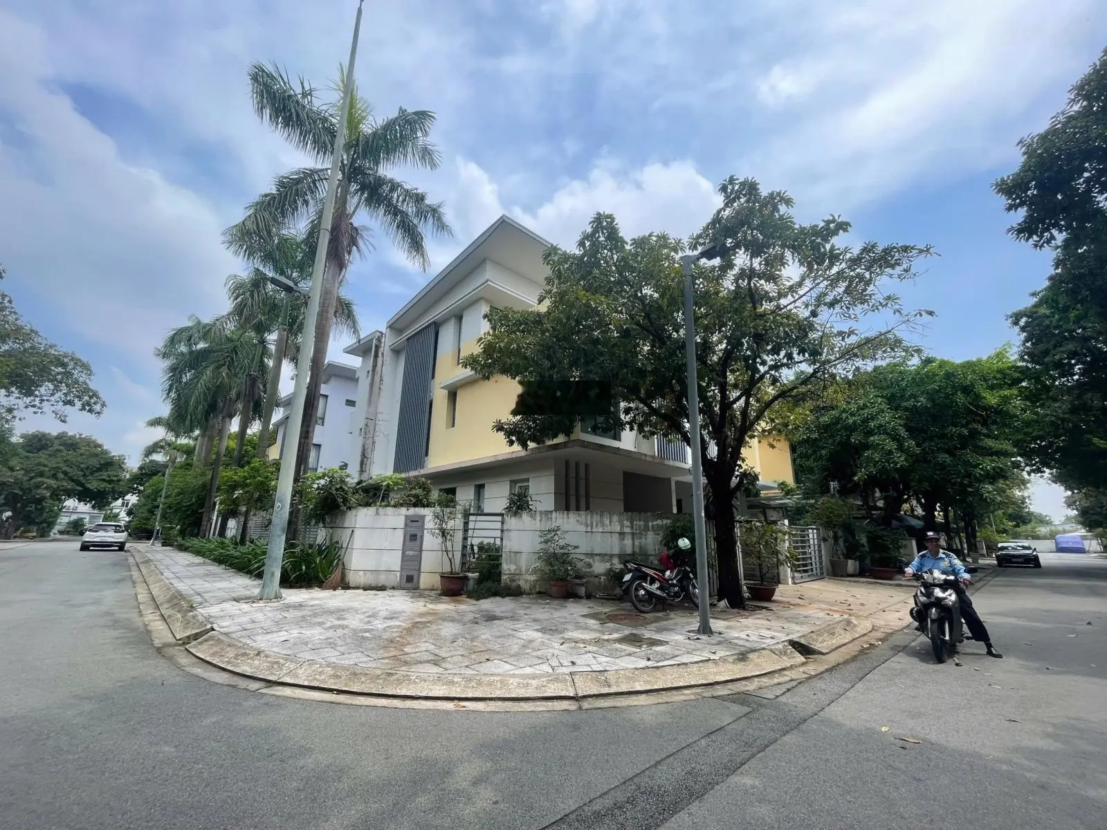 Biệt thự nội khu Galand, Phước Long B, Thành Phố Thủ Đức. Diện tích 206m2/21 Tỷ