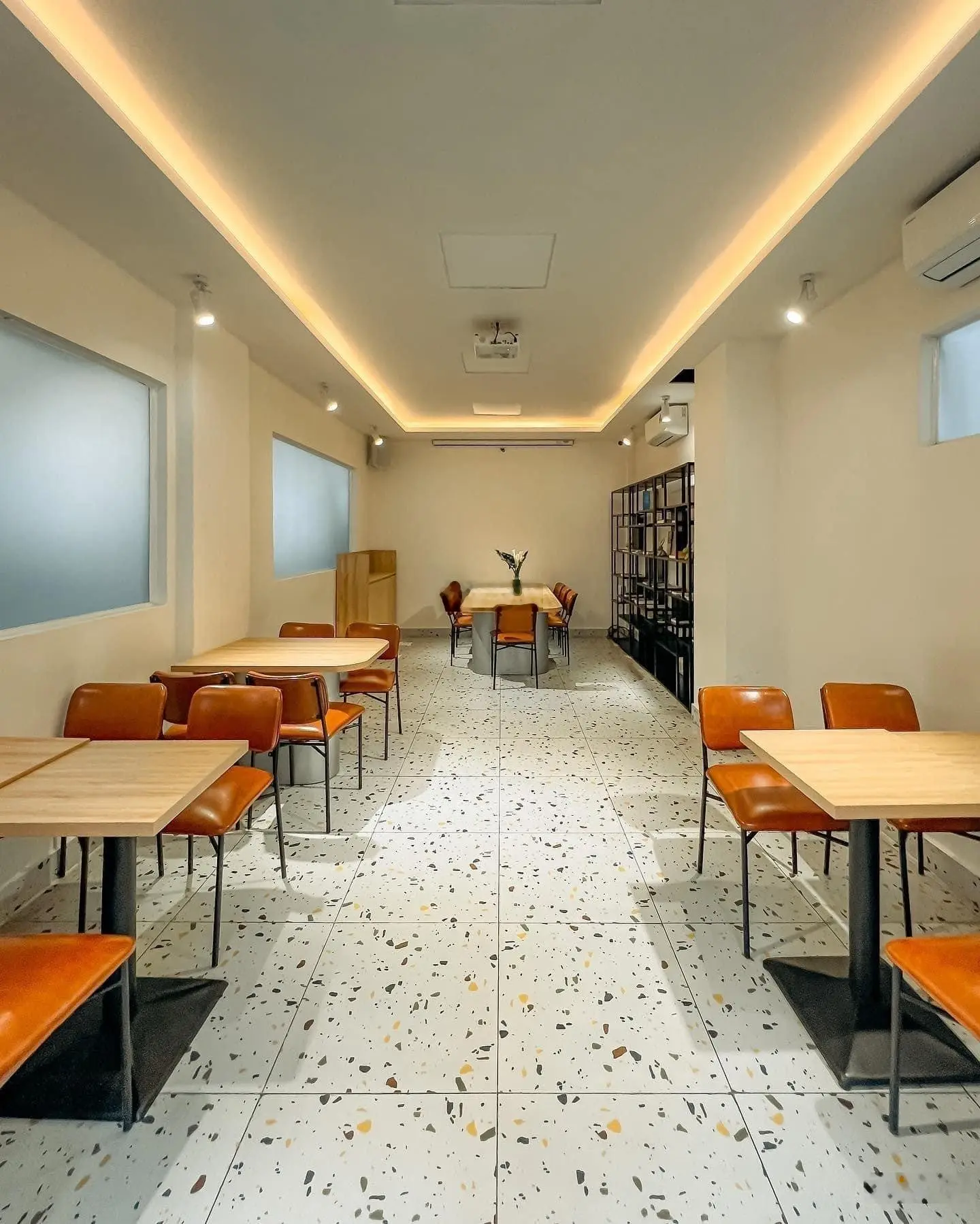 Bán gấp MT Cộng Hòa, P. 12, Q. Tân Bình DT (8.6 x 21m) kết cấu: 4 tầng HĐT 165 tr - giá 46 tỷ TL