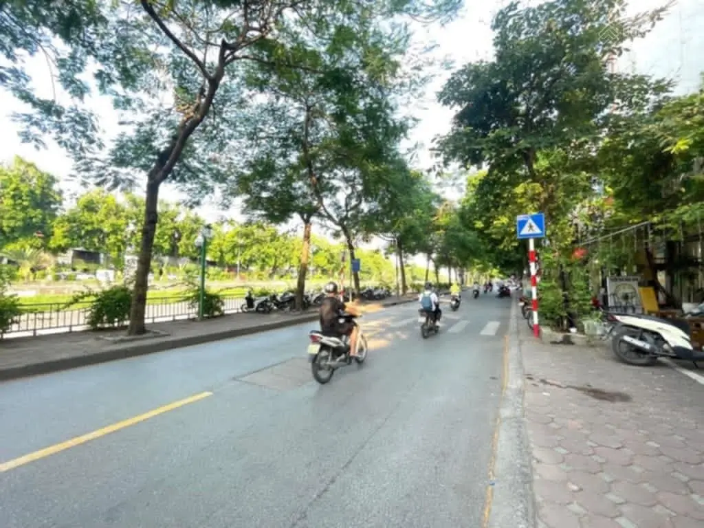 Siêu phẩm nhà đẹp cổ nhuế -bắc từ liêm mặt ngõ 3 ô tô tránh thang máy dt *65m* 6t* giá 17.8 tỷ*