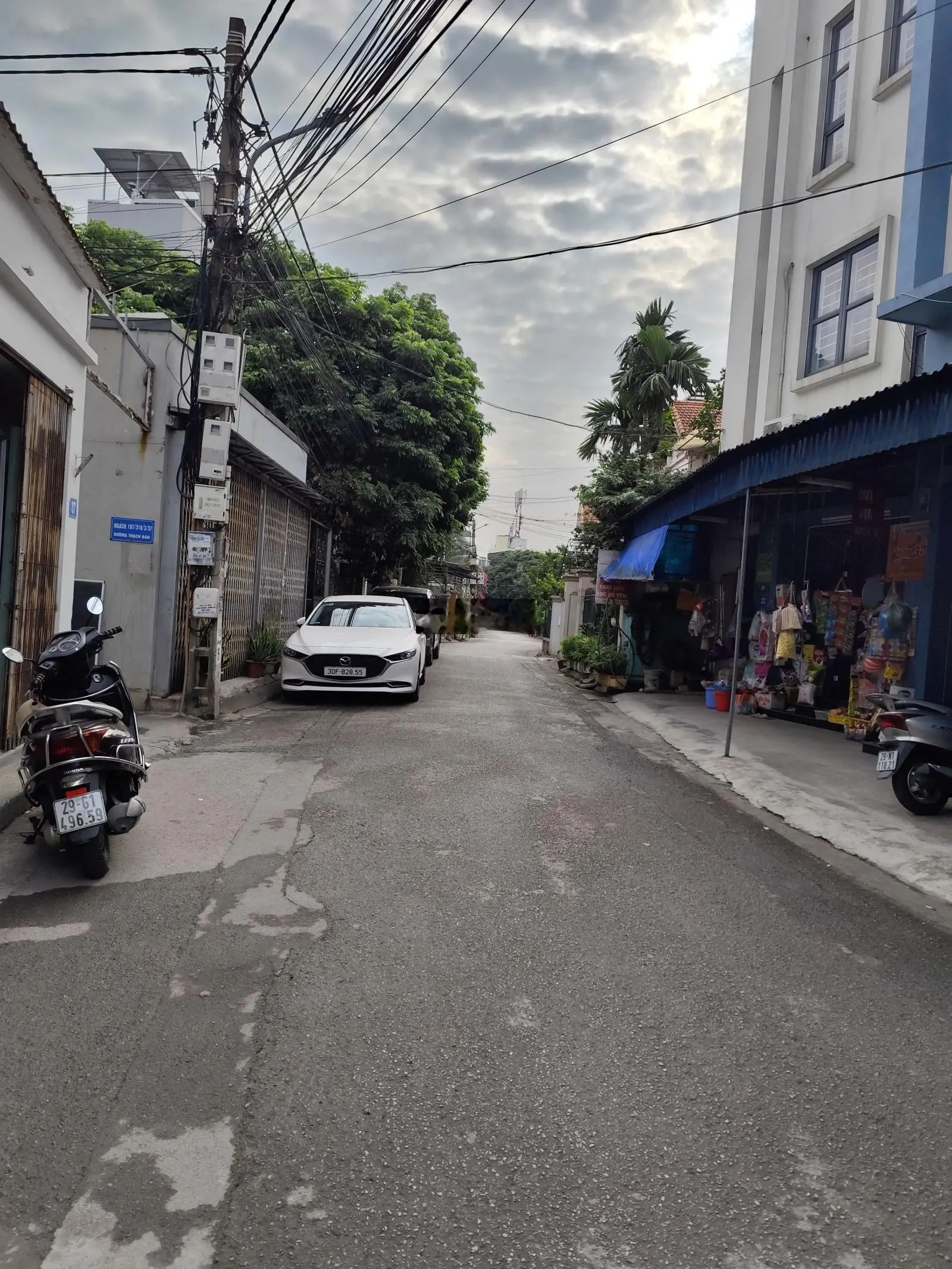 Bán đất thạch bàn ôtô lô góc 50m , mt 4,5m , giá chào 6,2 tỷ còn thương lượng .