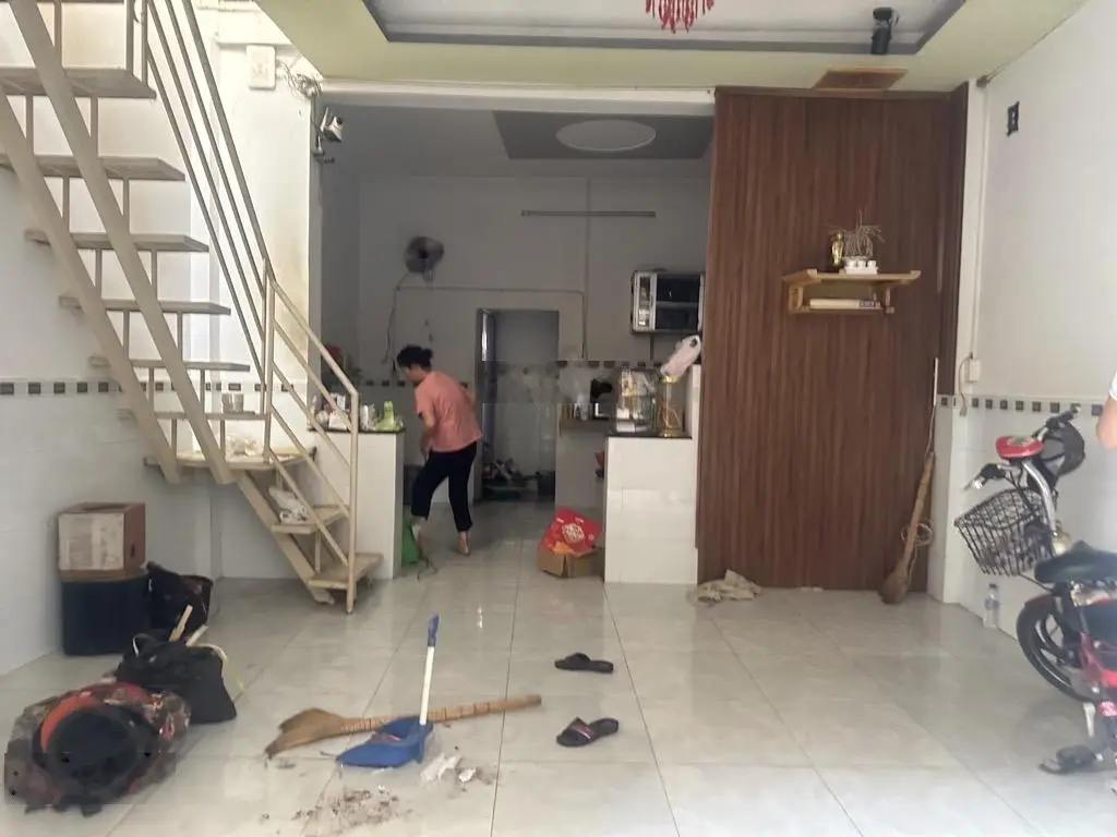Nhà 4 tầng Mặt tiền đường HUỲNH THỊ HAI, phường TCH, Q12, dt 84m2 (4mx21m) Đường 10m Giá 8,5Tỷ