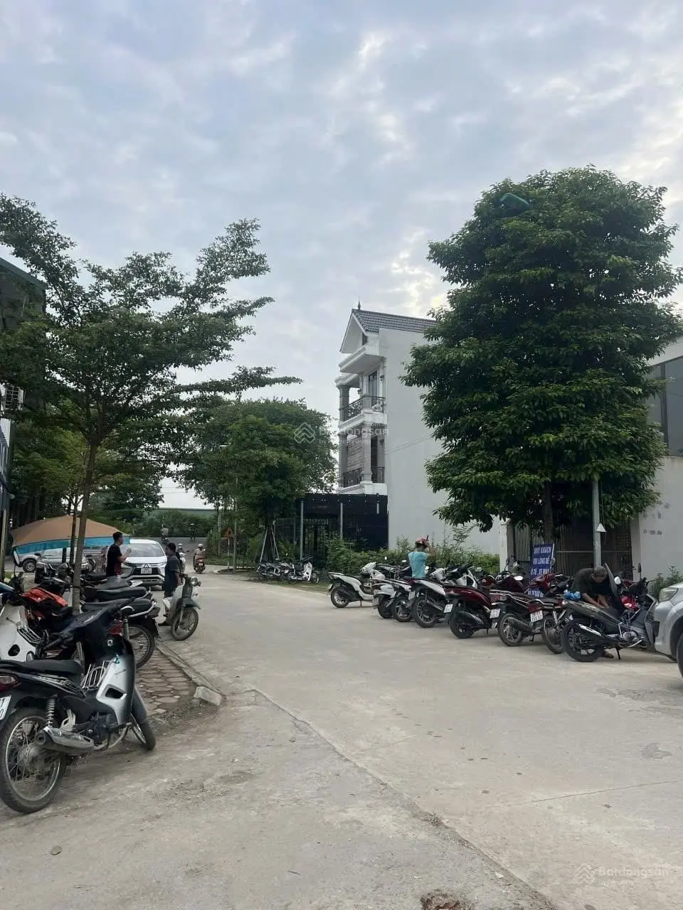 Tôi bán gấp lô đất Nguyễn Xiển Q9, 90m2, gần Vinhomes, bệnh viện, SHR, full thổ cư 0898 222 ***