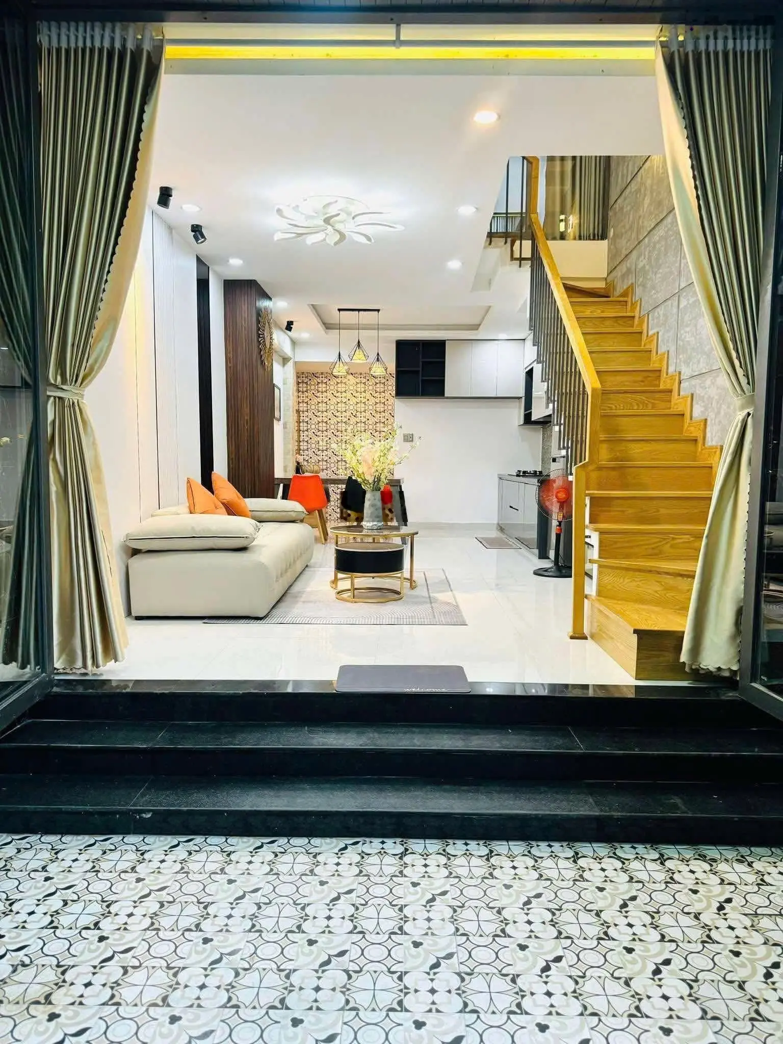 Bán nhà 3 tầng khu dân trí cao, đầy đủ công năng, nhà đẹp y hình, full nội thất, có bớt