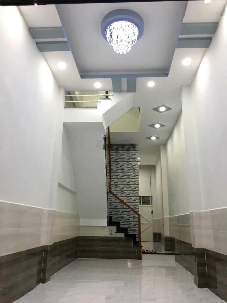 Bán nhà sổ hồng hoàn công MT 48m2 Chợ Nguyễn Chế Nghĩa P12Q8. 3.2x15, trệt 2 lầu. 4PN 3WC. 5.6tỷ TL