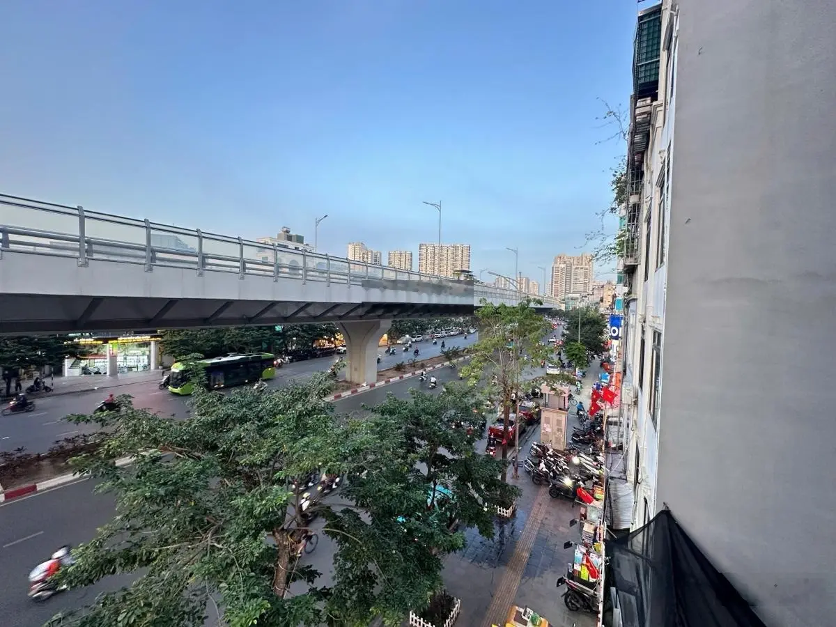 Mặt phố Minh Khai, MT rộng vỉa hè đá bóng, KD các mặt hàng, DT 30m2 7T thang máy giá 19,9 tỷ
