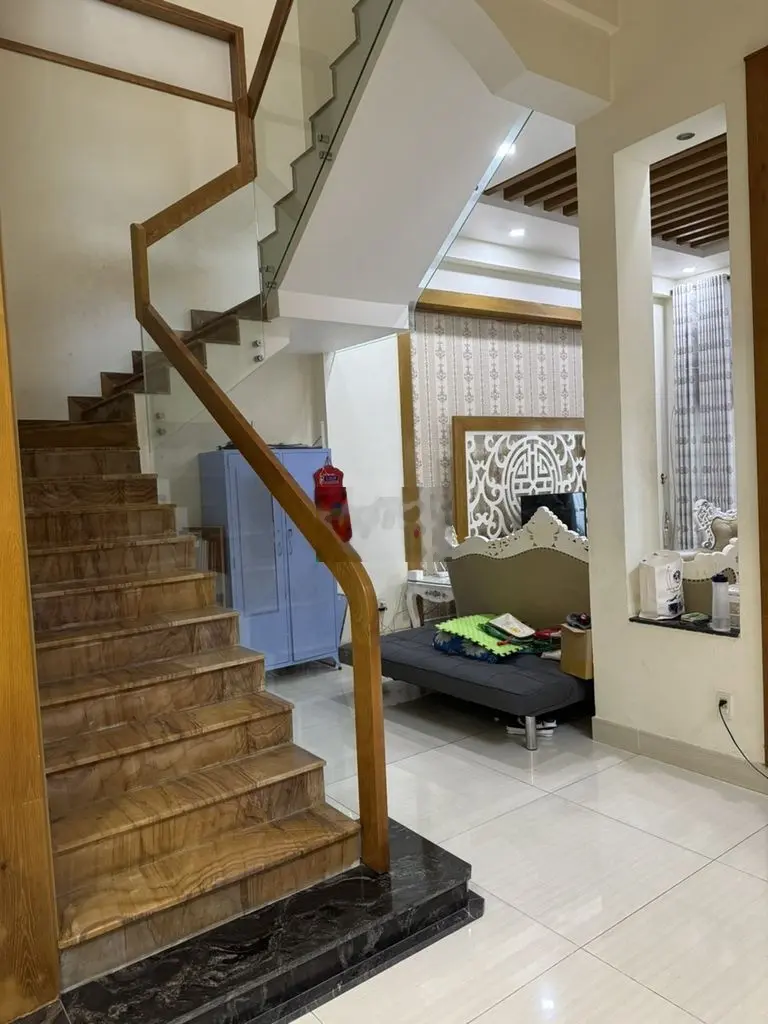 Bán gấp biệt thự 3 lầu, đường Hoàng Trọng Mậu, Phường Tân Hưng, Quận 7