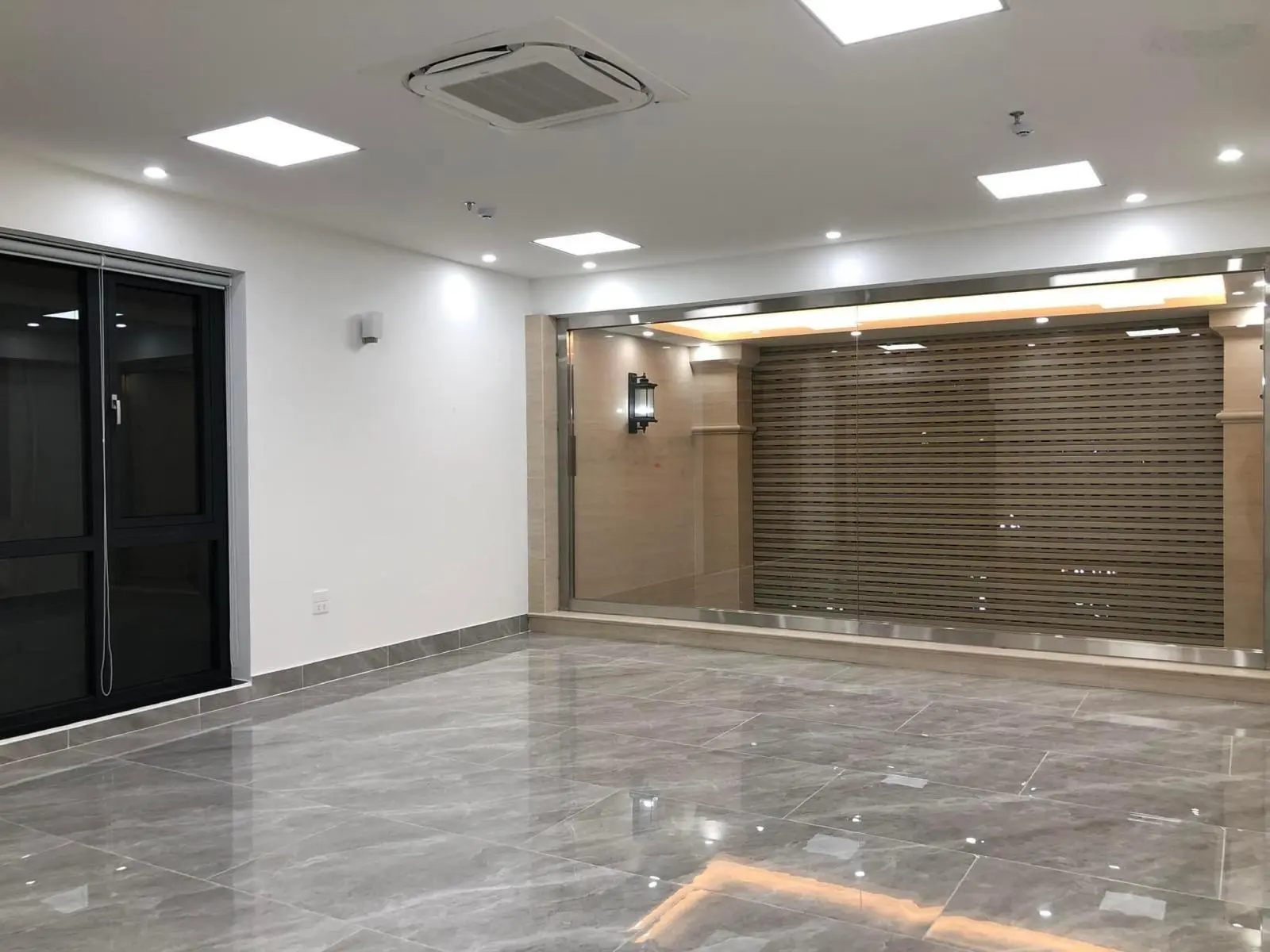 Phố Thành Thái, công viên, toà building 9 tầng, hầm, ô tô kinh doanh, VP, ở sướng, 105m2*MT 5.6m