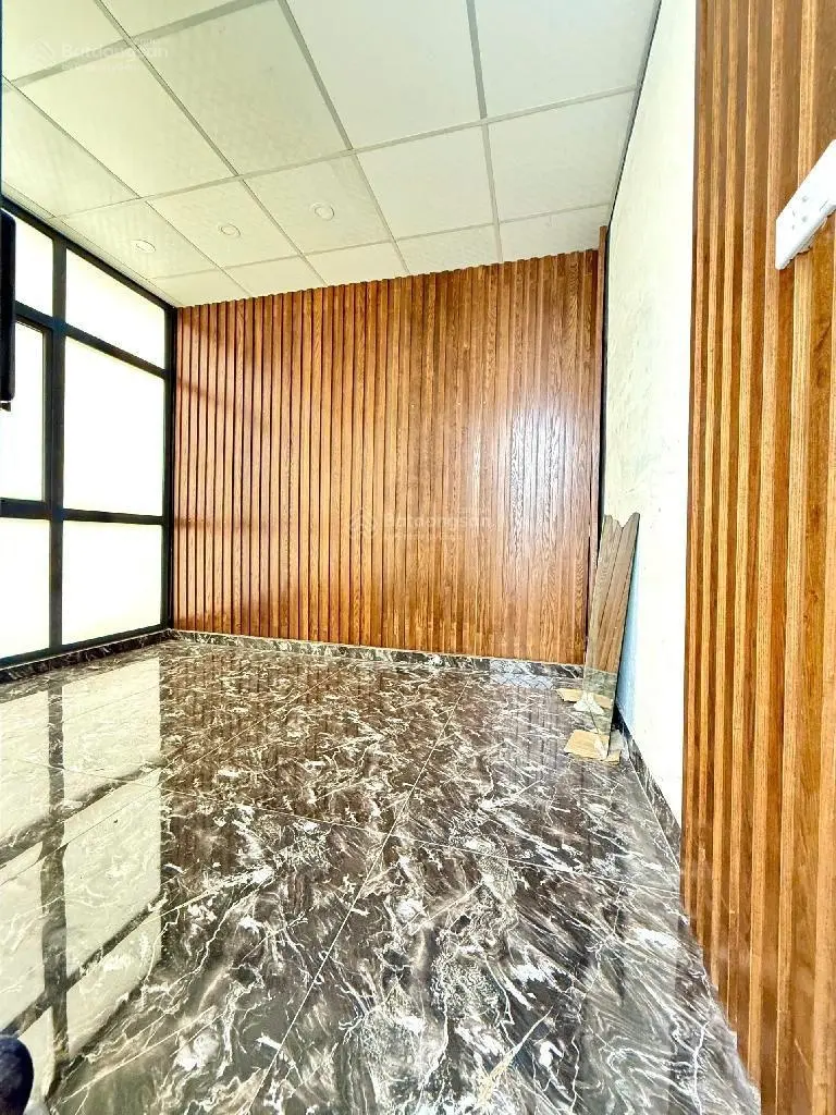 Nhà lô góc - oto đỗ cửa- hai mặt tiền- ngõ thông-kinh doanh.