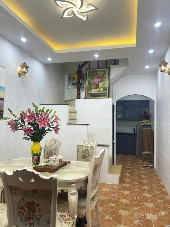 Bán nhà riêng 4 tầng mời đẹp tại đường Láng, Đống Đa, 6,4 tỷ, 32m2, 4PN + 3WC + bếp, giá cực chất