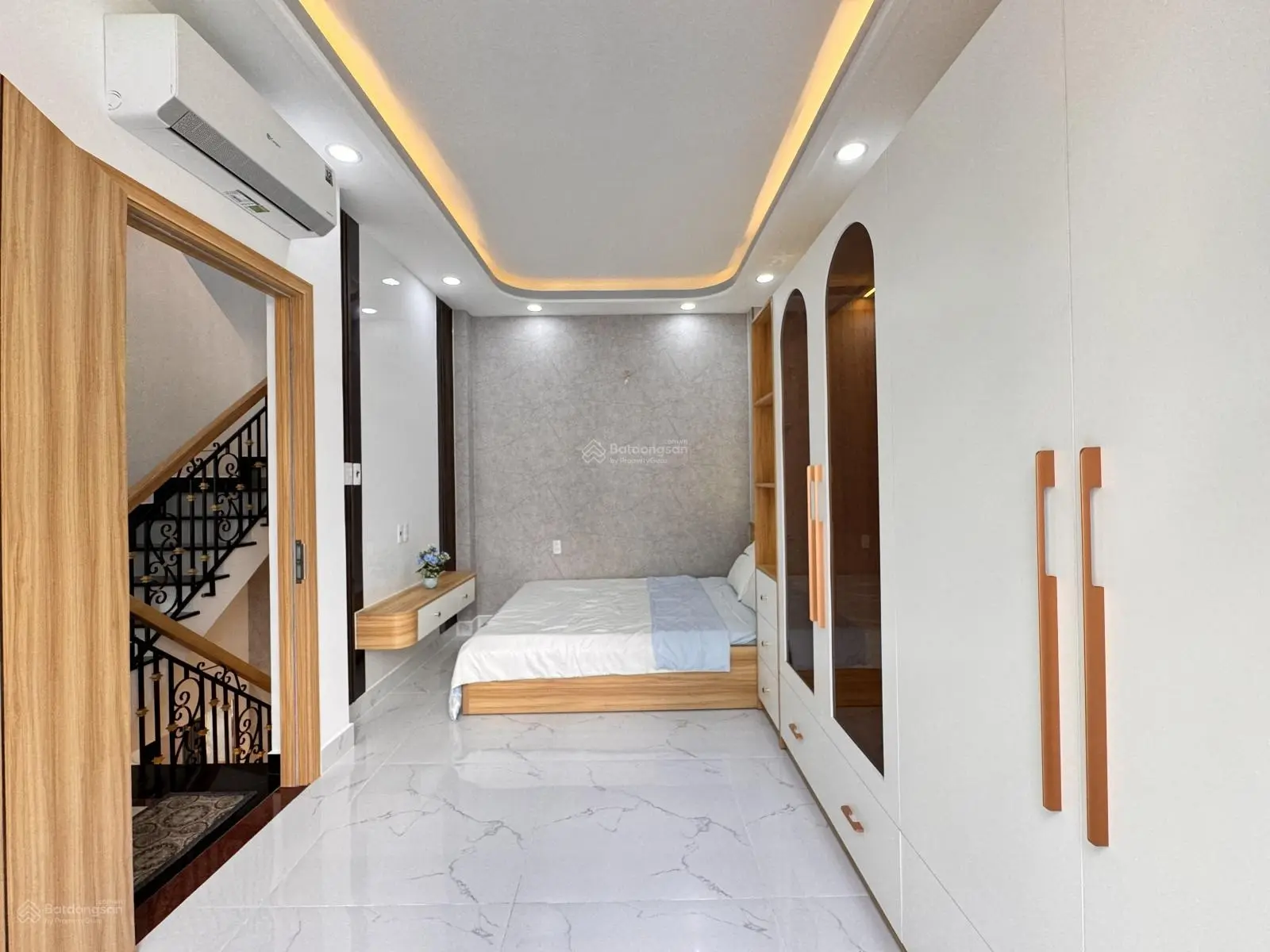 Villa phố tuyệt đẹp giá mềm sát bên siêu thị Emart đường Phan Huy Ích, Phường 12