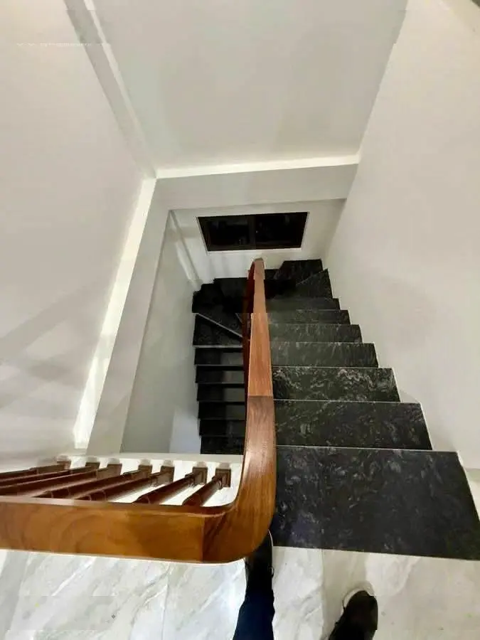Hơn 5 tỷ, nhà 5 tầng Phố Bát Khối - Long Biên, ô tô đầu ngõ nhà, 70m ra mặt phố