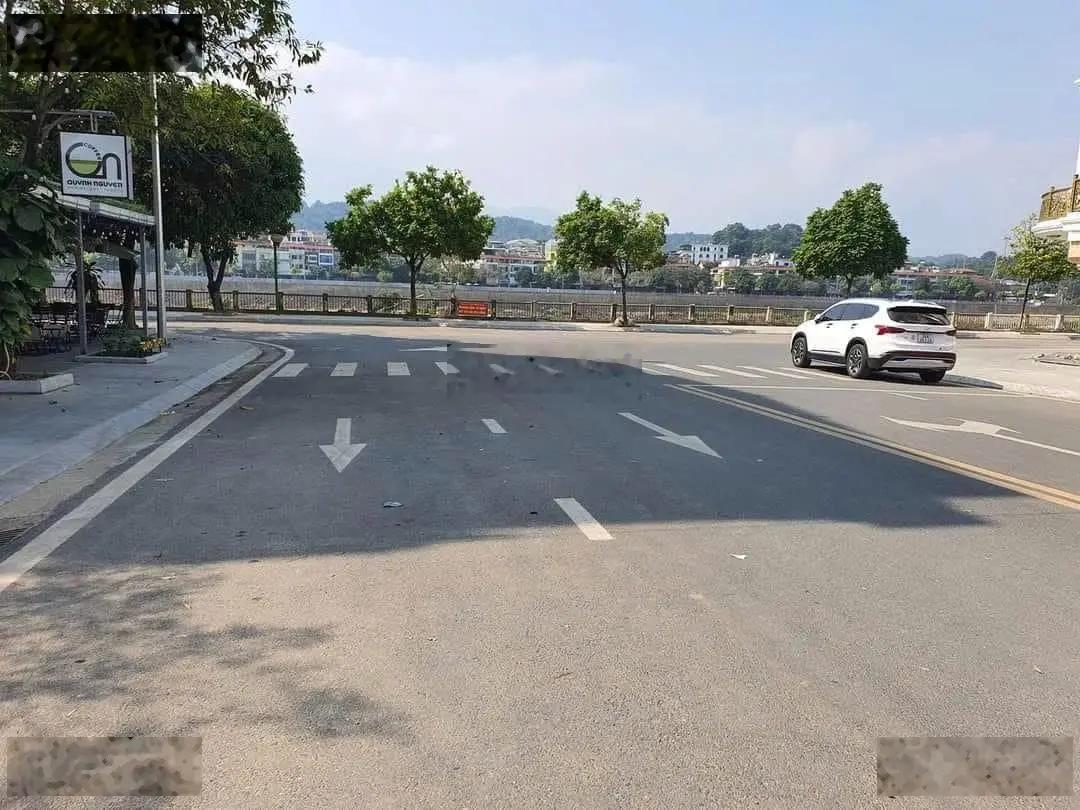 Lô Đất Có Diện Tích 300m 2 Mặt Tiền Đường Phú Thịnh - Giá . 12 tỷ xx -Hướng .Tâ