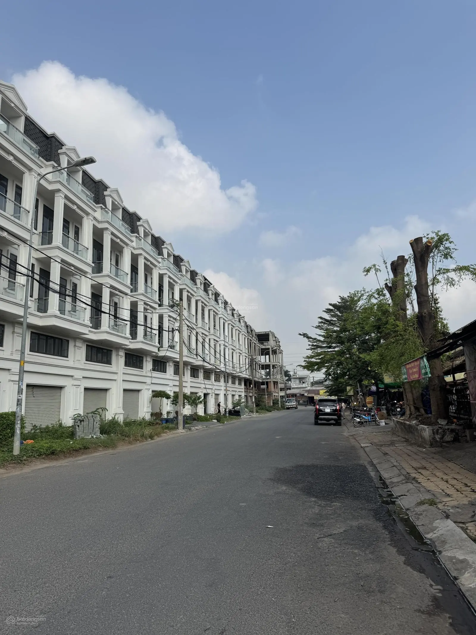 Bán nhà Mặt Phố 400m2, ngay Chợ truyền thống (Chợ An Sương), mới xây 5 tầng, thiết kế rất hiện đại
