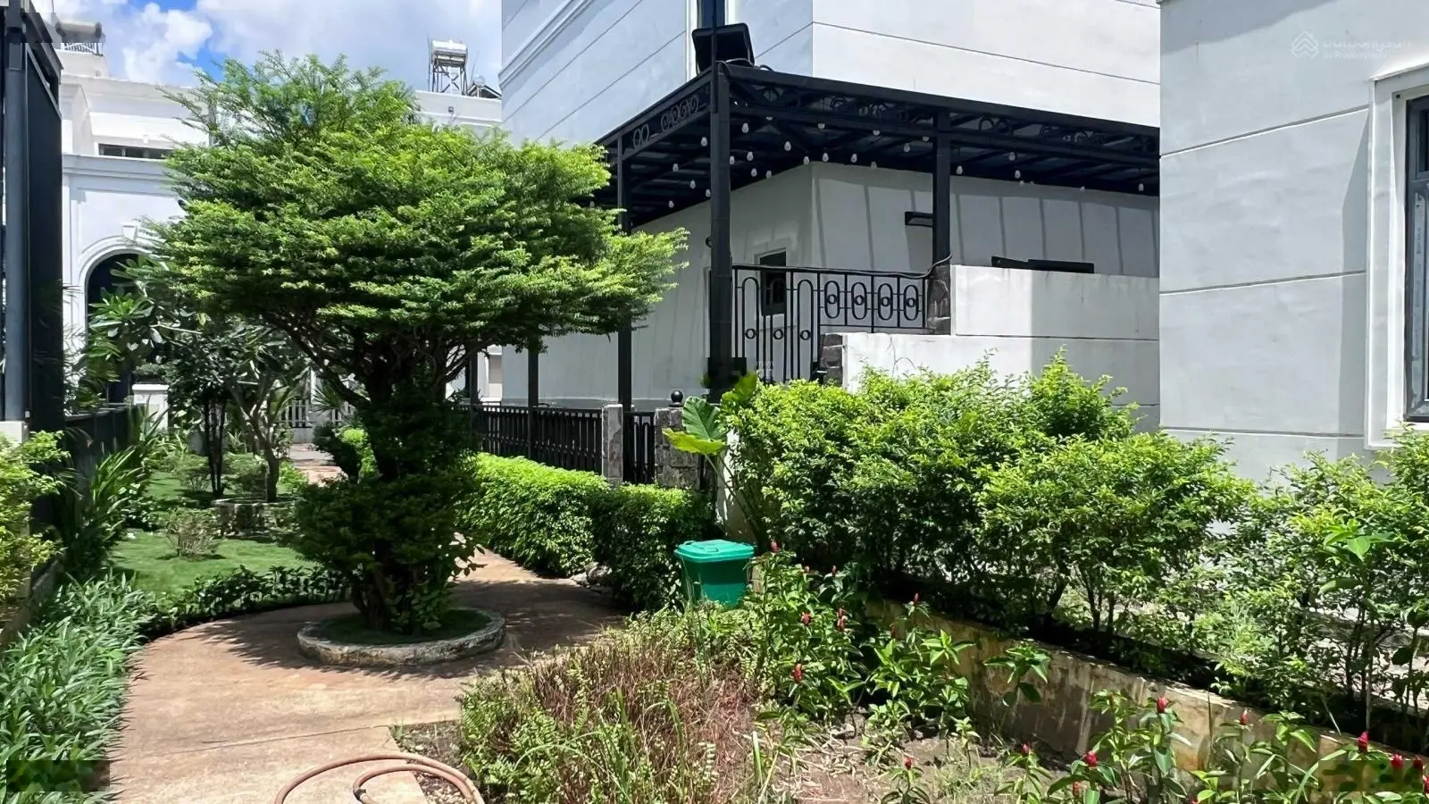 Bán gấp biệt thự đơn lập Sim City Q9 - 12 tỷ (giá cũ 15 tỷ). Lh: 0949 396 *** Phạm Hùng
