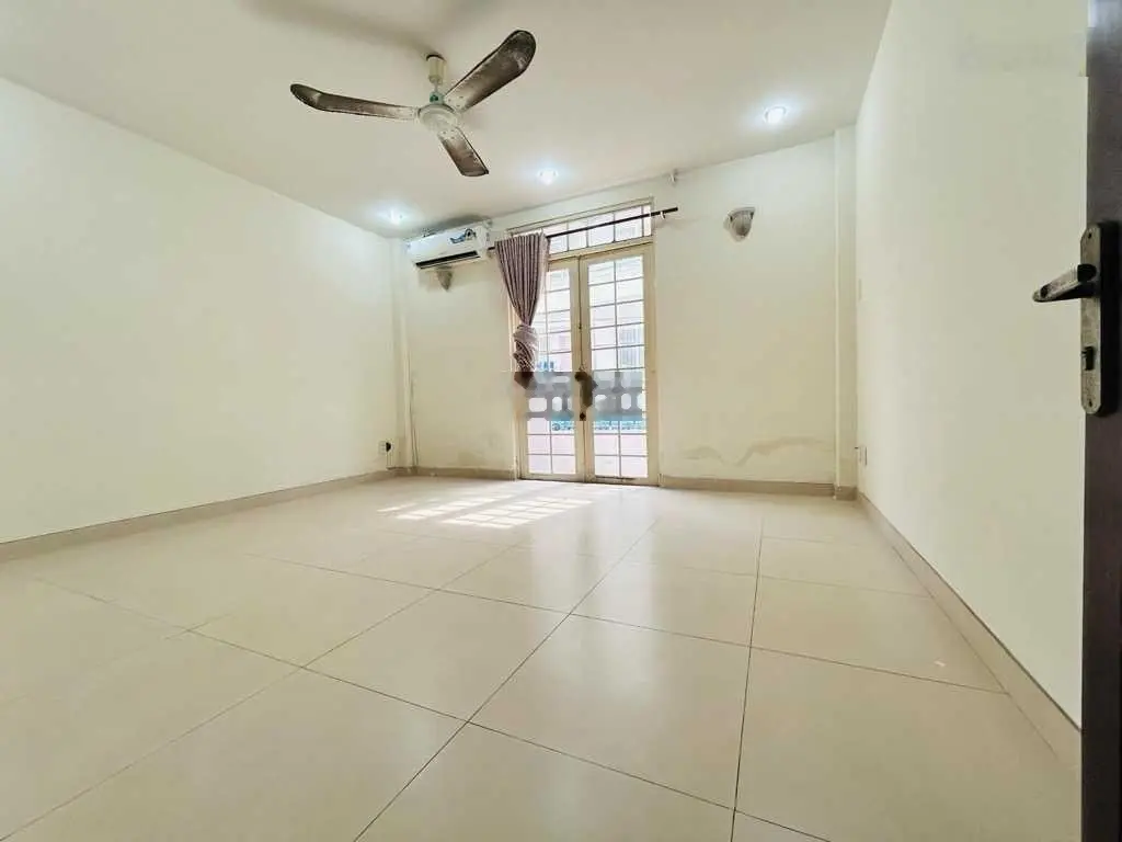 Nhà VIP khu sân bay, đường Hồng Hà, 4 tầng, có tầng hầm, KD mọi ngành nghề