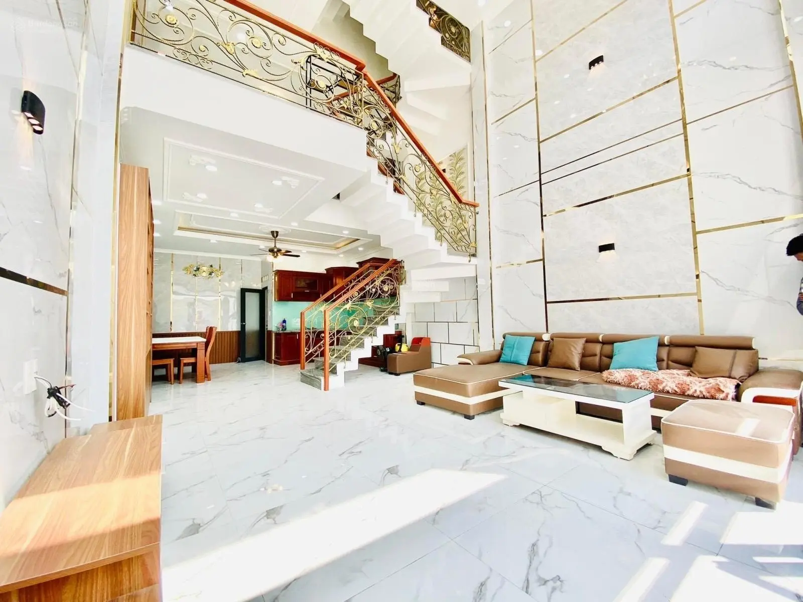 Bán nhà ngay chợ hiệp bình, 100m ra phạm văn đồng, 6x19m: trệt+ lửng+ 2 lầu+ sân thượng, ở ngay