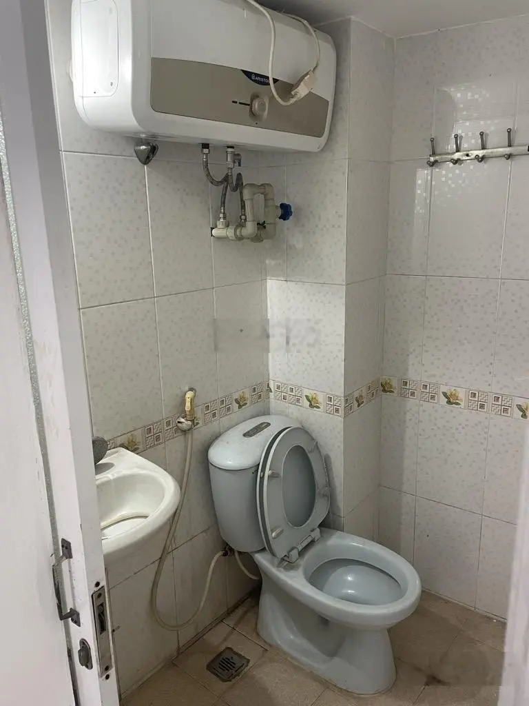 B,á,n nhà thanh am- thượng thanh- long biên. s 35m. 3 tầng. mt4m . hơn 4 tỷ. nhà dân xây kiên cố