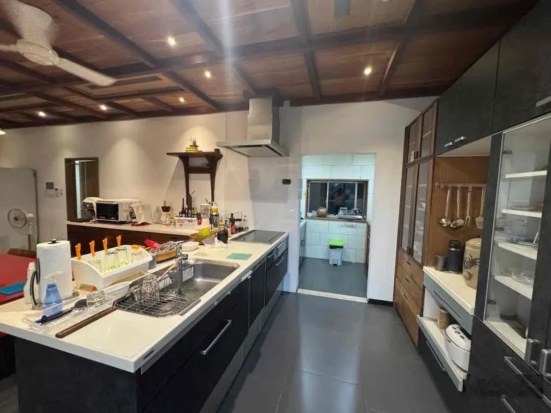 Bán Biệt thự lô góc 800m2- đối diện trường quốc tế Singapore- Ven sông Cổ Cò. Hồ bơi