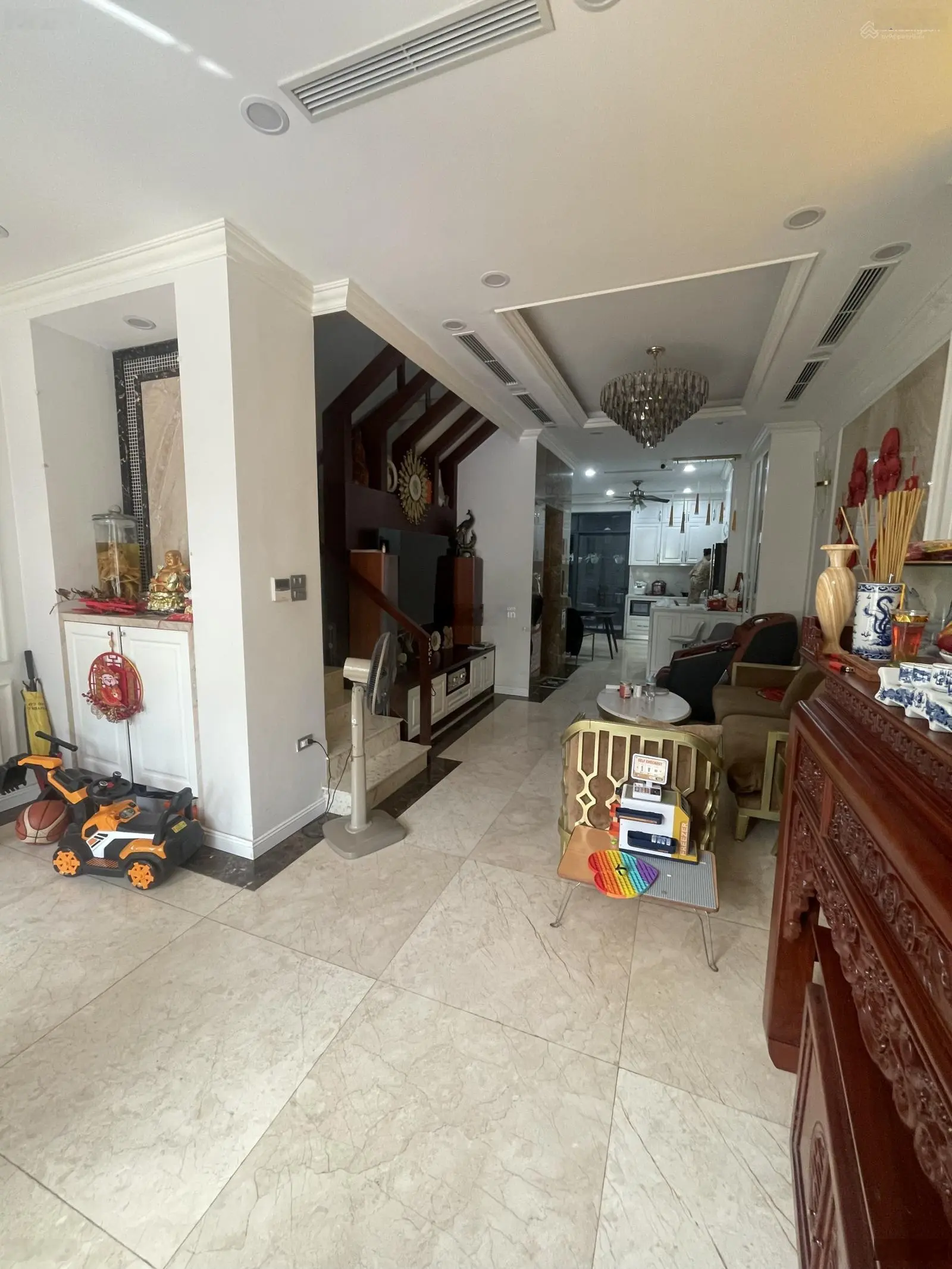 Bán liền kề diện tích 108m2, 5,1m mặt tiền, trước nhà ô tô tránh, dừng đỗ ngày đêm, gara ô tô