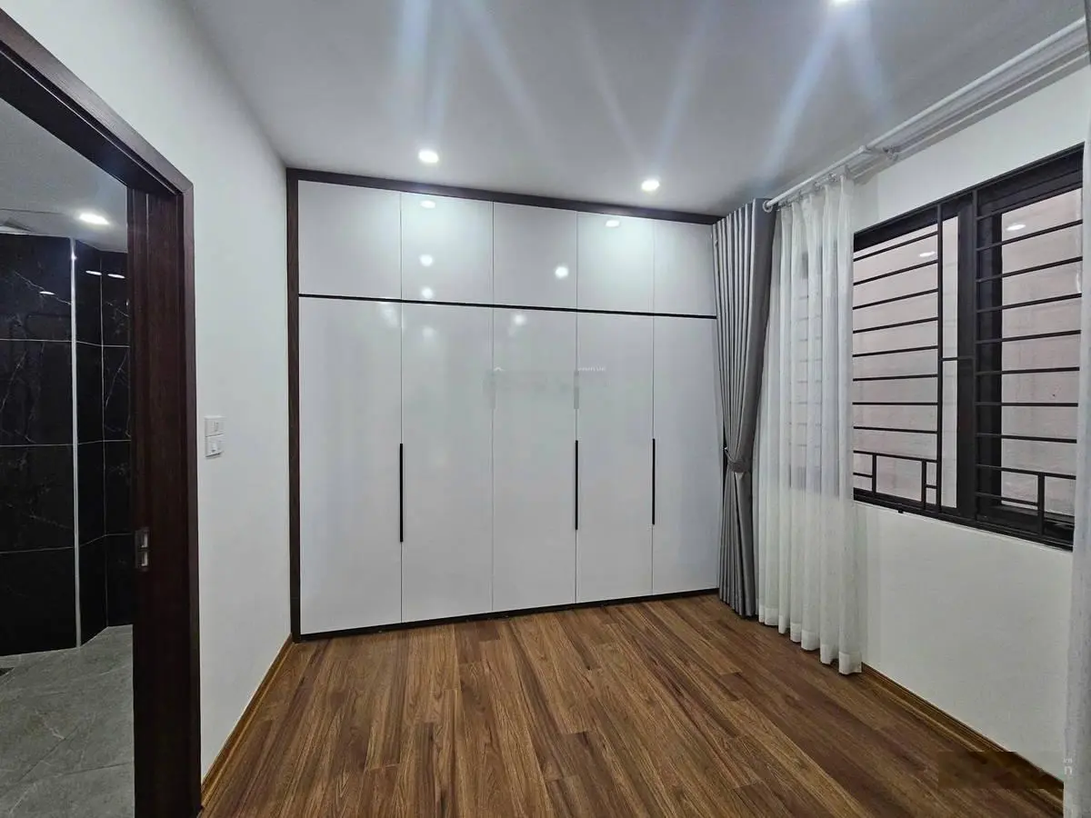 Bán nhà đàm Quang Trung long Biên 42 m 5 tầng MT 7 m giá 7 tỷ