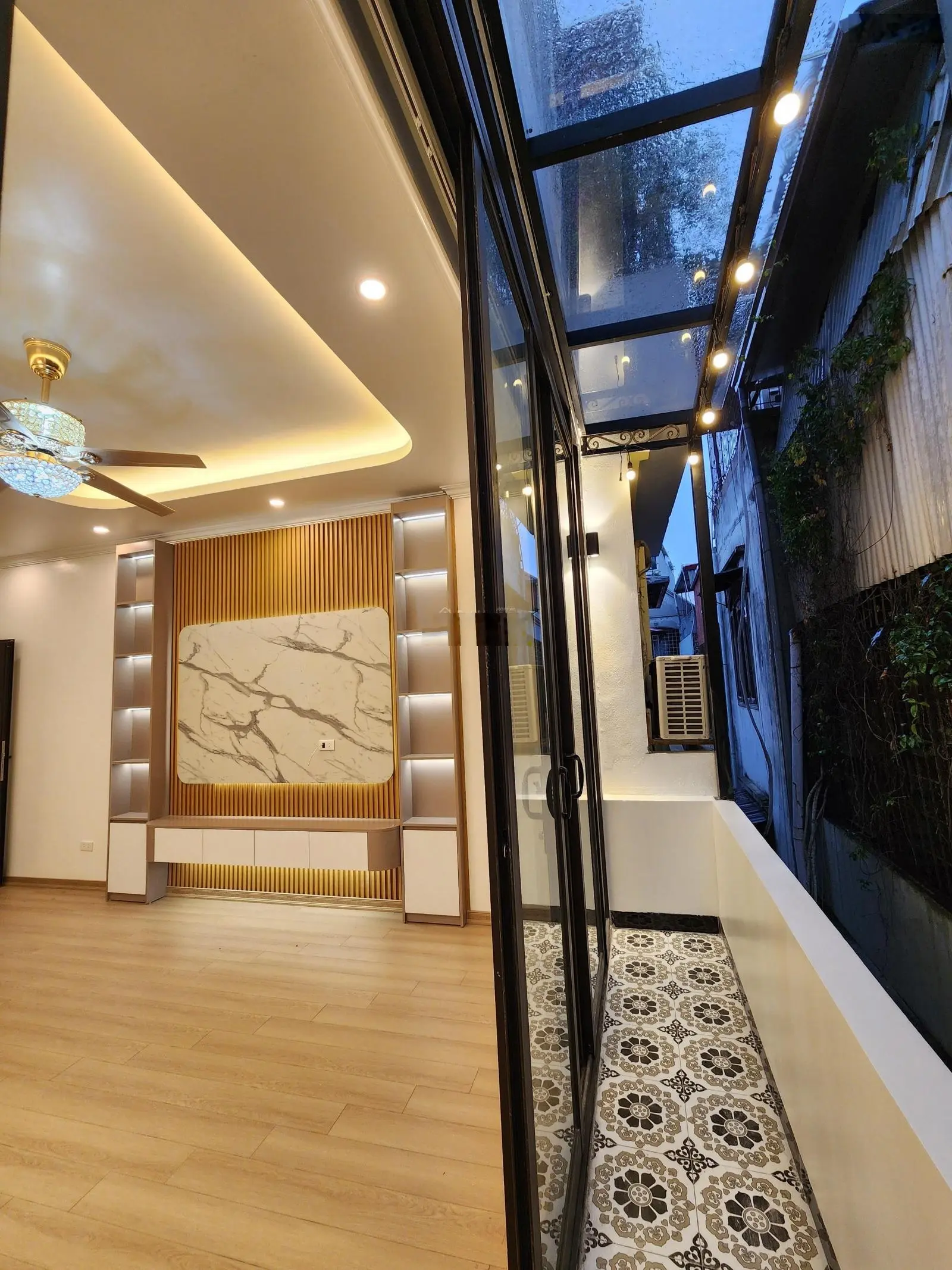 Đống Đa, Trung Liệt 40/50m2, 5 tầng, 4m mặt tiền, phân lô, thang máy, ô tô -Lh Giang 0979388189