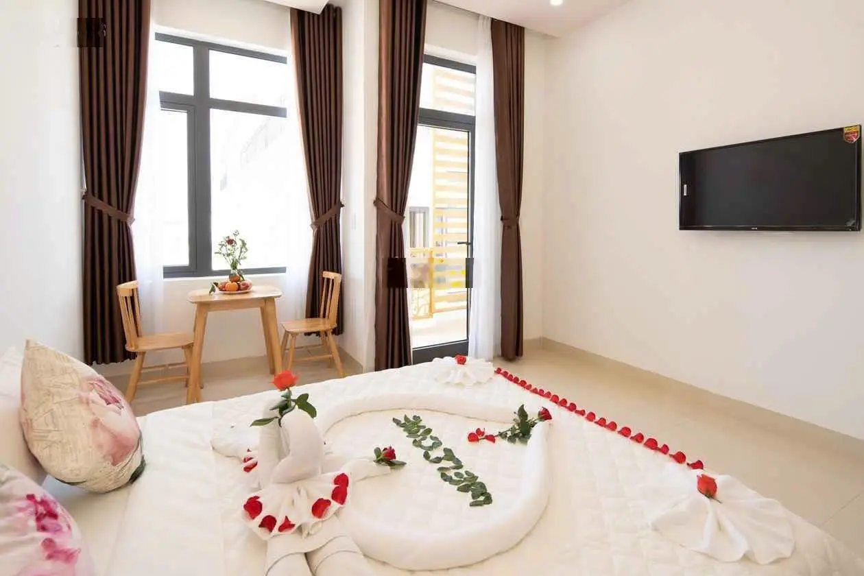 Toà căn hộ 5T 11P sát biển Mỹ Khê, ra bãi tắm chỉ 100m ngay khu DL nhiều khách tây DT 70 - 80tr/th