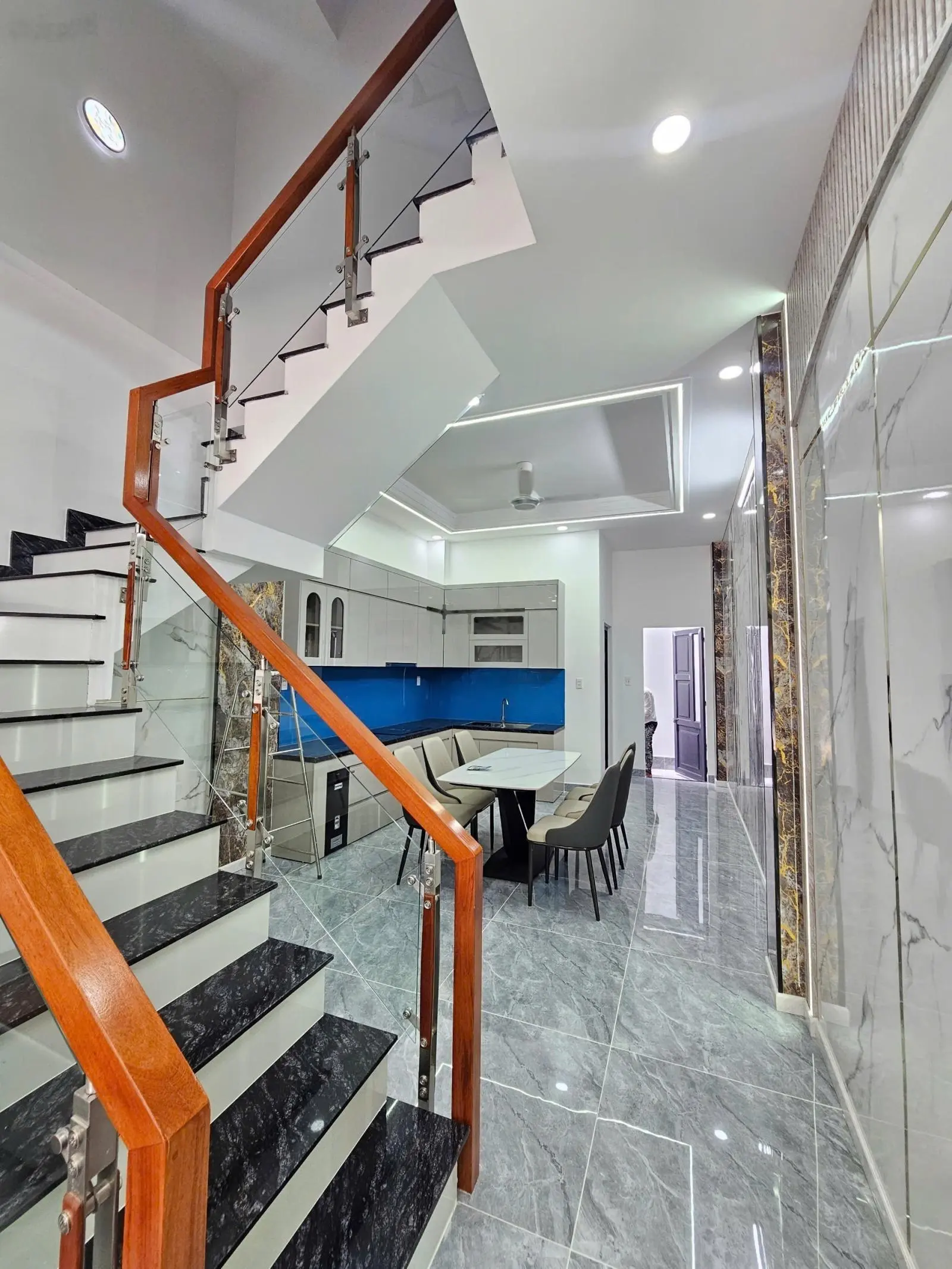 Nhà hoàn công, cách DT743 chỉ 200m