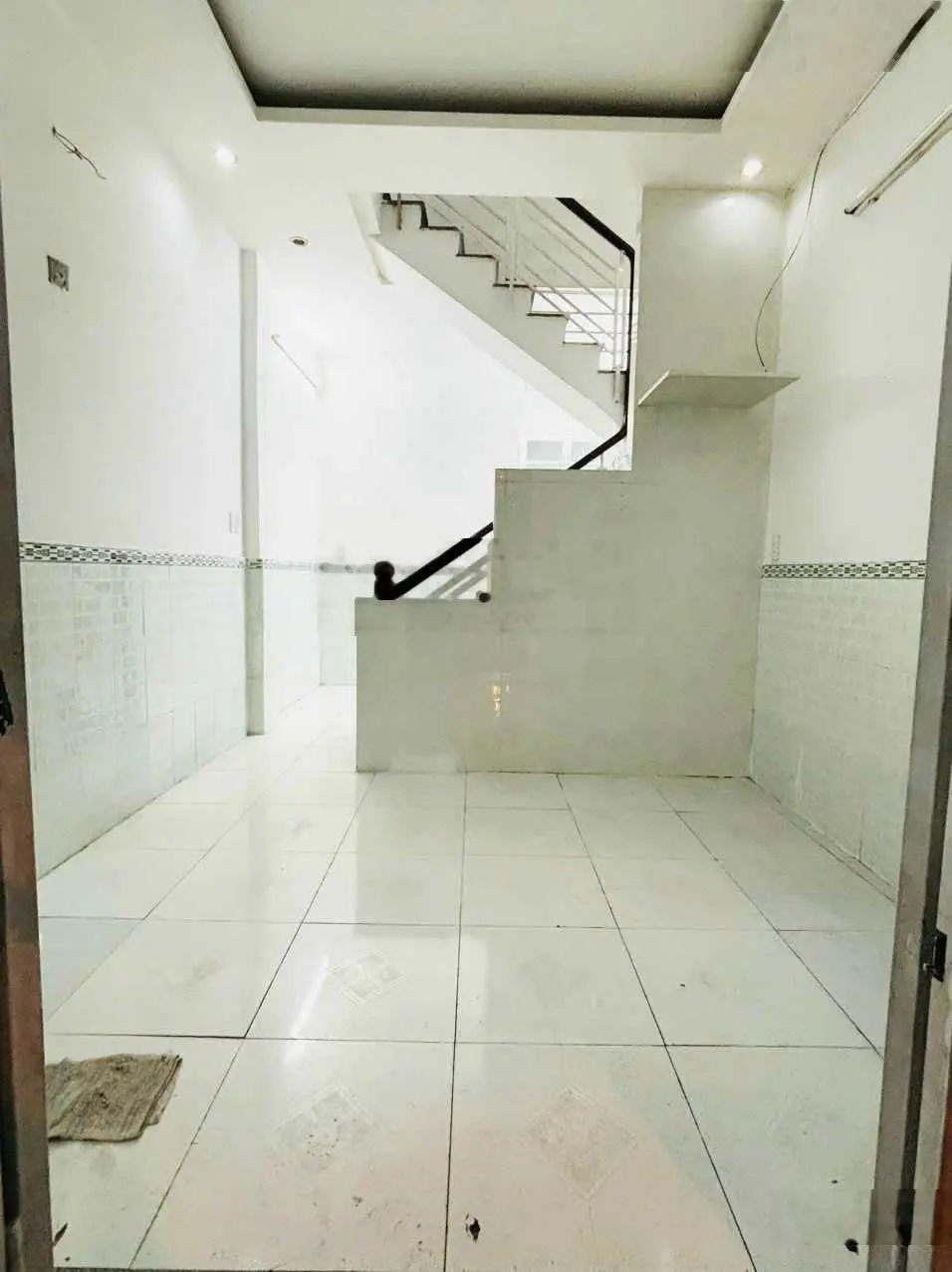 Bán nhà hẻm xe hơi ngã 4 Bốn Xã 2,390 tỷ, 2 PN, 2 WC, diện tích 24 m2, 1 trệt 1 lầu LH: 0938 030 ***