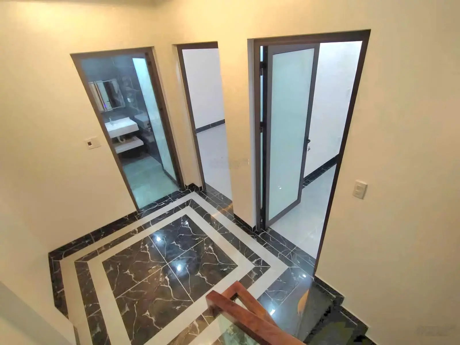 Bán nhà vila 3 tầng bờ hồ Rế An Dương chỉ hơn 2 tỷ