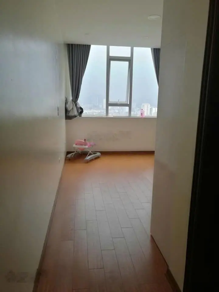 Bán căn hộ tầng trung, chung cư 143 Hạ Đình, cách đường Nguyễn Trãi 400m