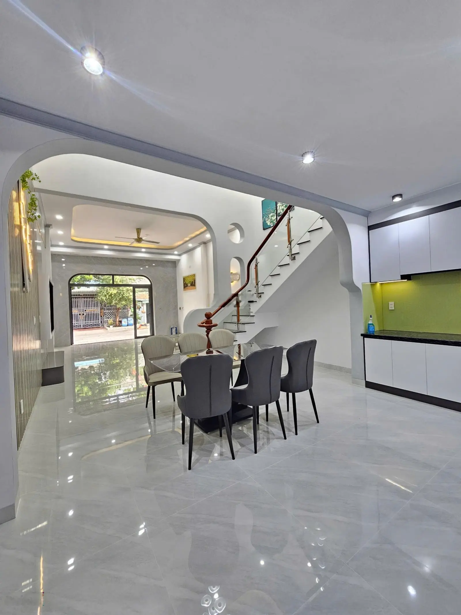 Nhà 82.5m2 3.4 tỷ TL ngang 5m có phòng ngủ dưới, KDC ngay chợ Phú Phong, p. Bình Chuẩn