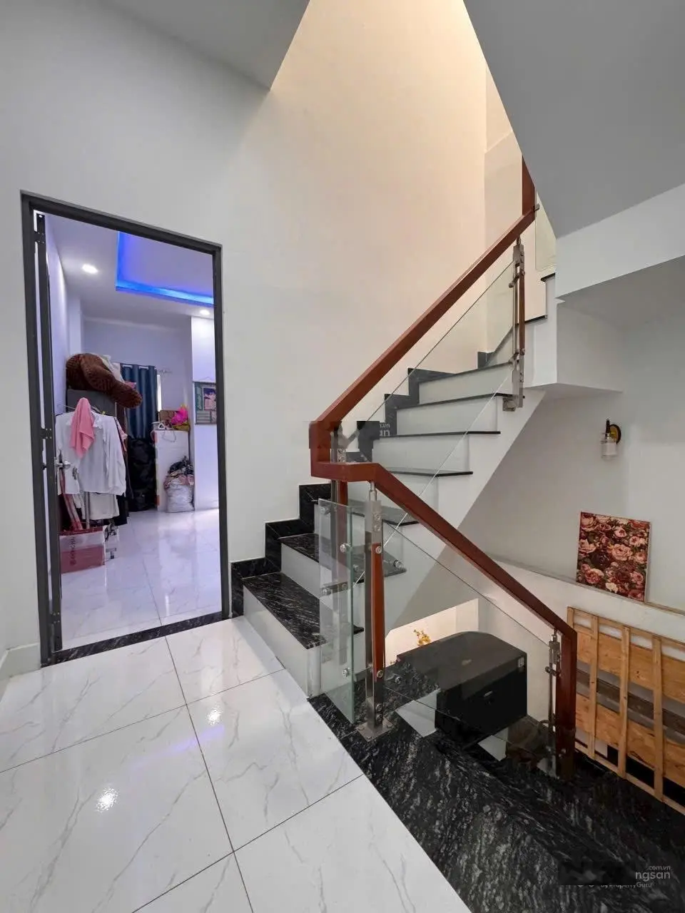 Nhà đẹp 4 phòng ngủ 3WC hẻm thông 6m ngay chợ Lê Đình Cẩn