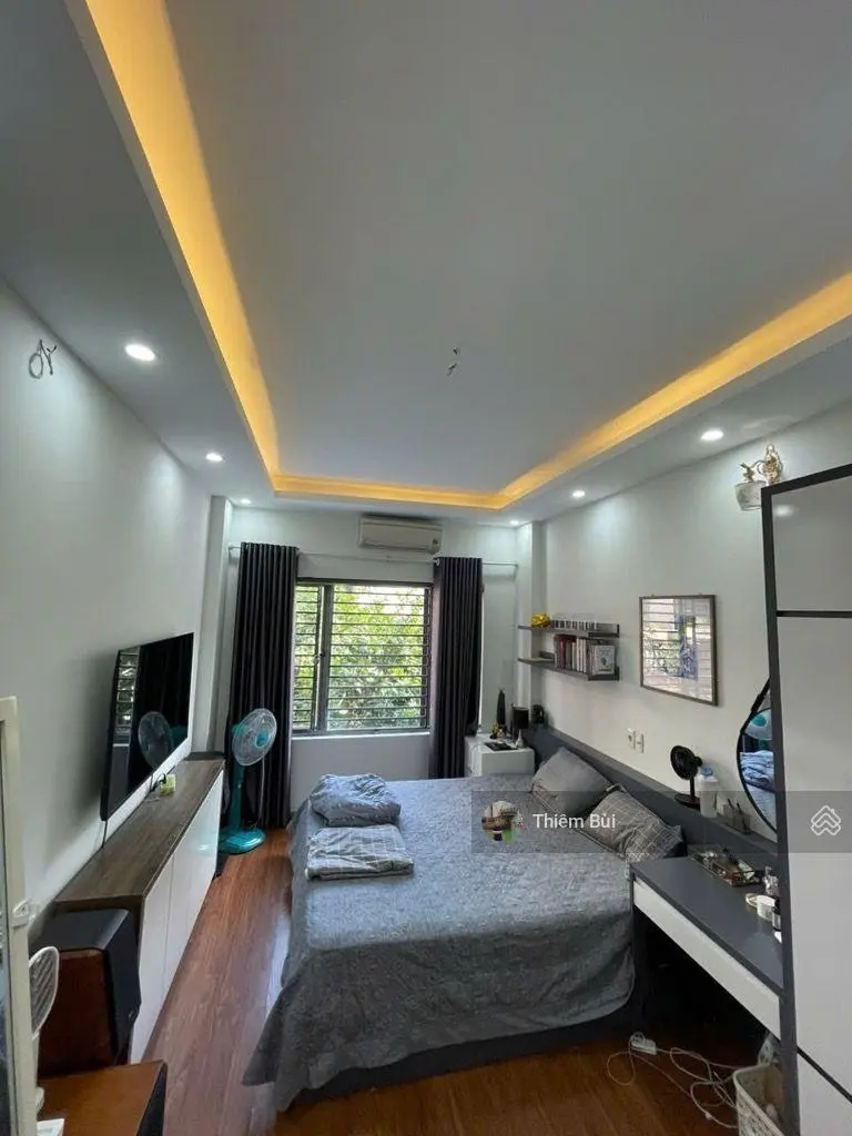 Cần bán gấp nhà dân xây Phố Trạm, ô tô đỗ gần giá chỉ 5.6 tỷ