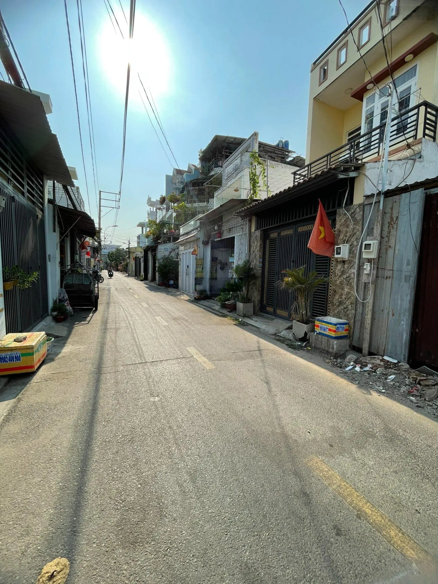 Bán gấp lô đất mặt tiền đường lớn, đang xây dựng, có sẵn đồng hồ điện, đường số 6, BHHB, Bình Tân