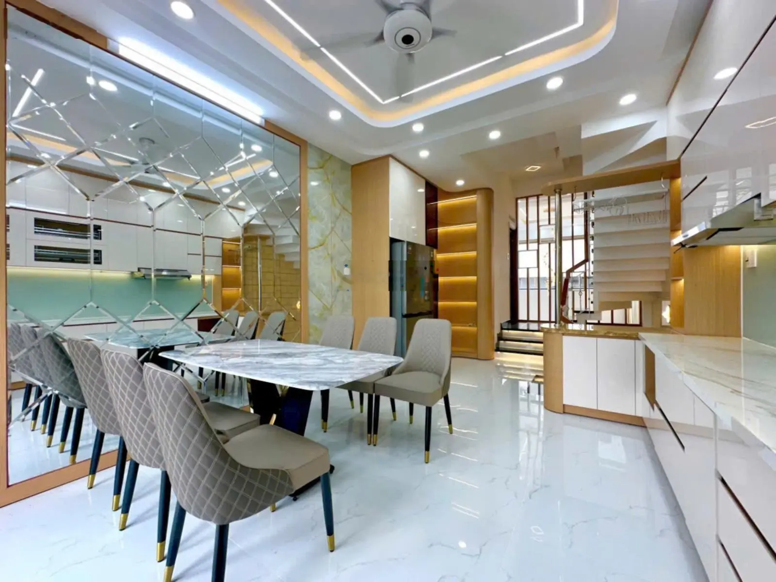 Nhà mới thiết kế sang đường Lê Văn Quới 8tỷ450, hẻm 8m gần Ngã Tư 4 Xã, đúc 5 lầu, nội thất đầy đủ
