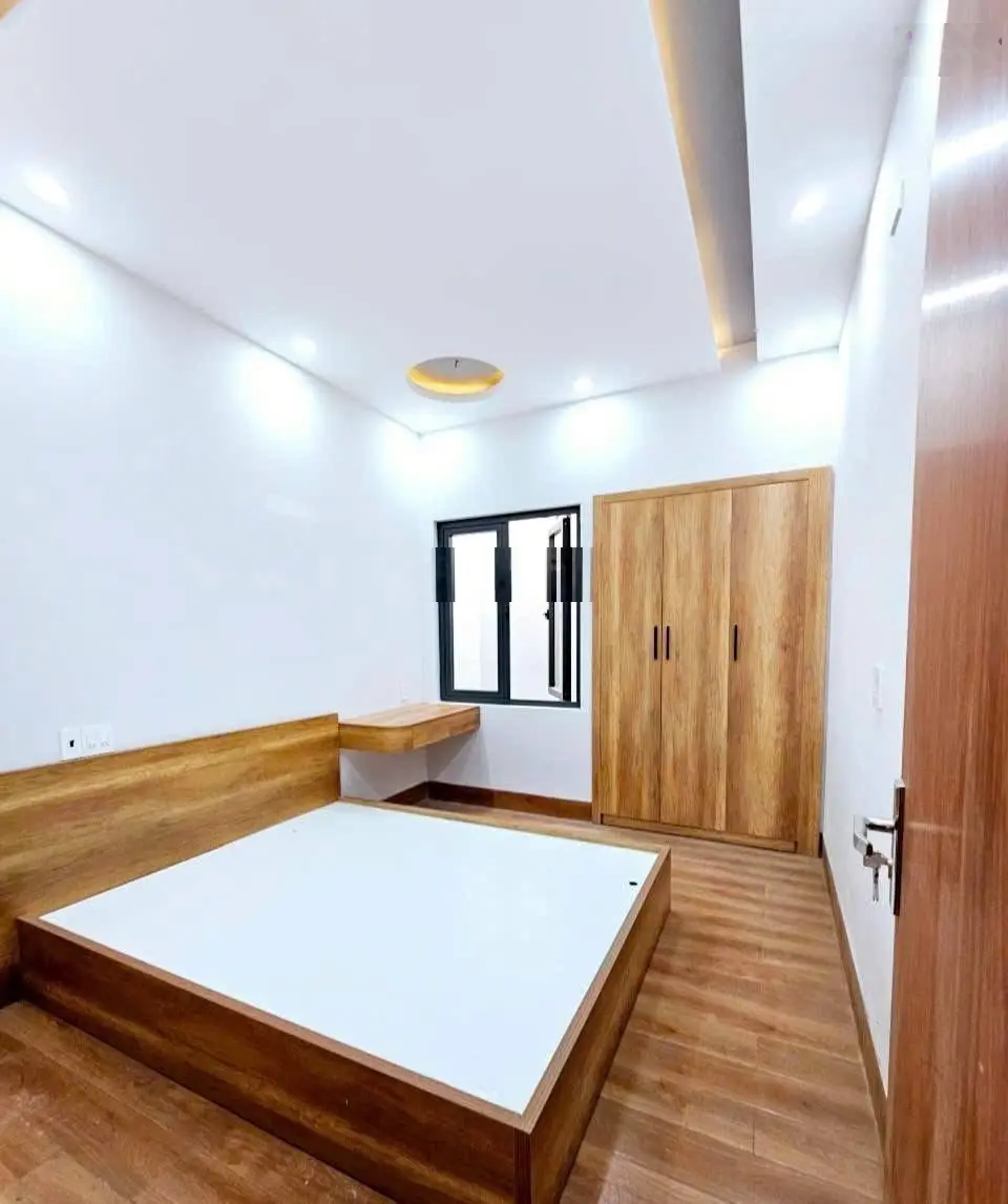 Nhà mới, 3 tầng, 3PN - 3WC, lộ giới 10m, cách biển Quy Nhơn 800m. Giá bán 3 tỷ