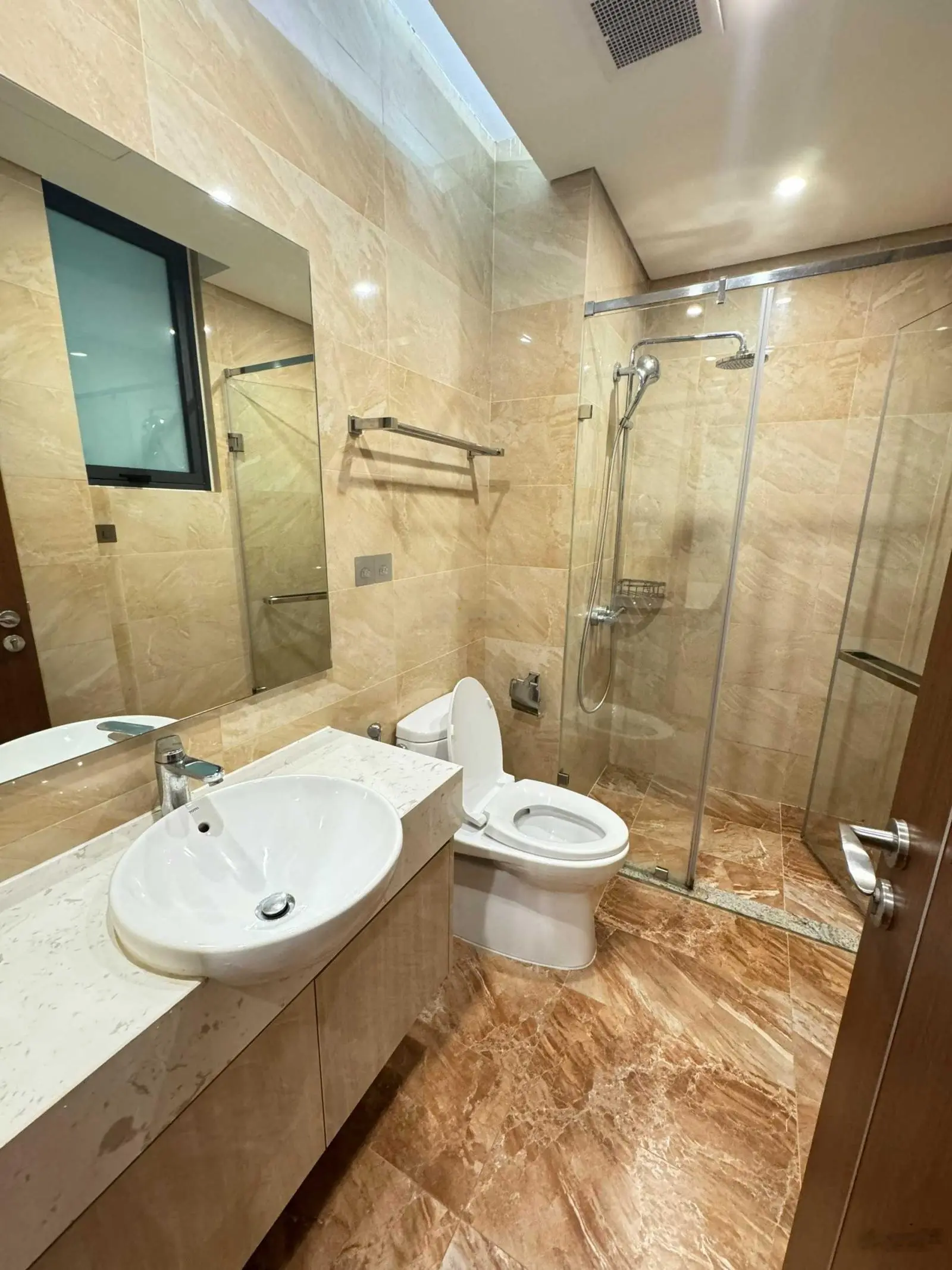 Chính chủ cần tiền bán gấp 3Pn2vs Bc Đông Bắc, DT 86m2 tầng cao view thoáng giá 6 tỷ có sổ lâu dài