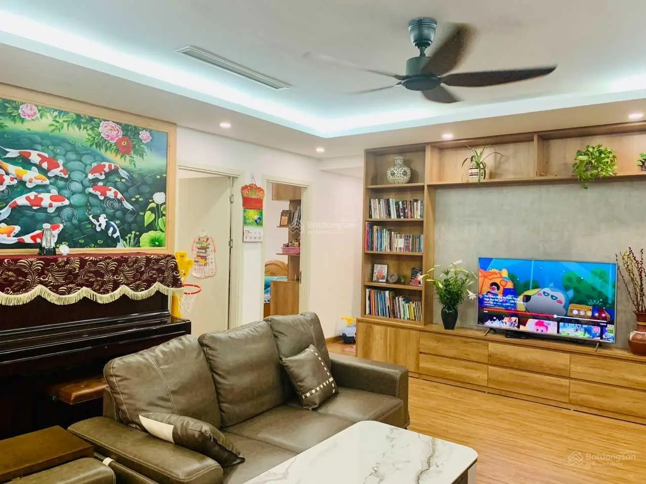 Ban căn hộ 90.5m2 ban công Đông Nam tầng trung đẹp