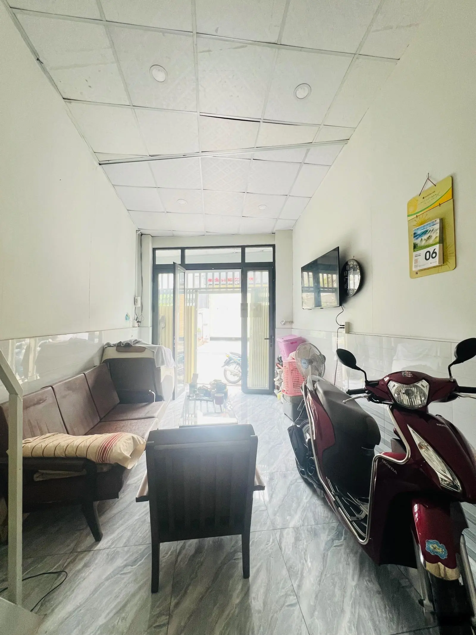 Bán nhà mặt đường kinh doanh, Quận 7, đường 20m sầm uất DT 3,3 x 16m nhà 1PN 1 tỷ 620triệu