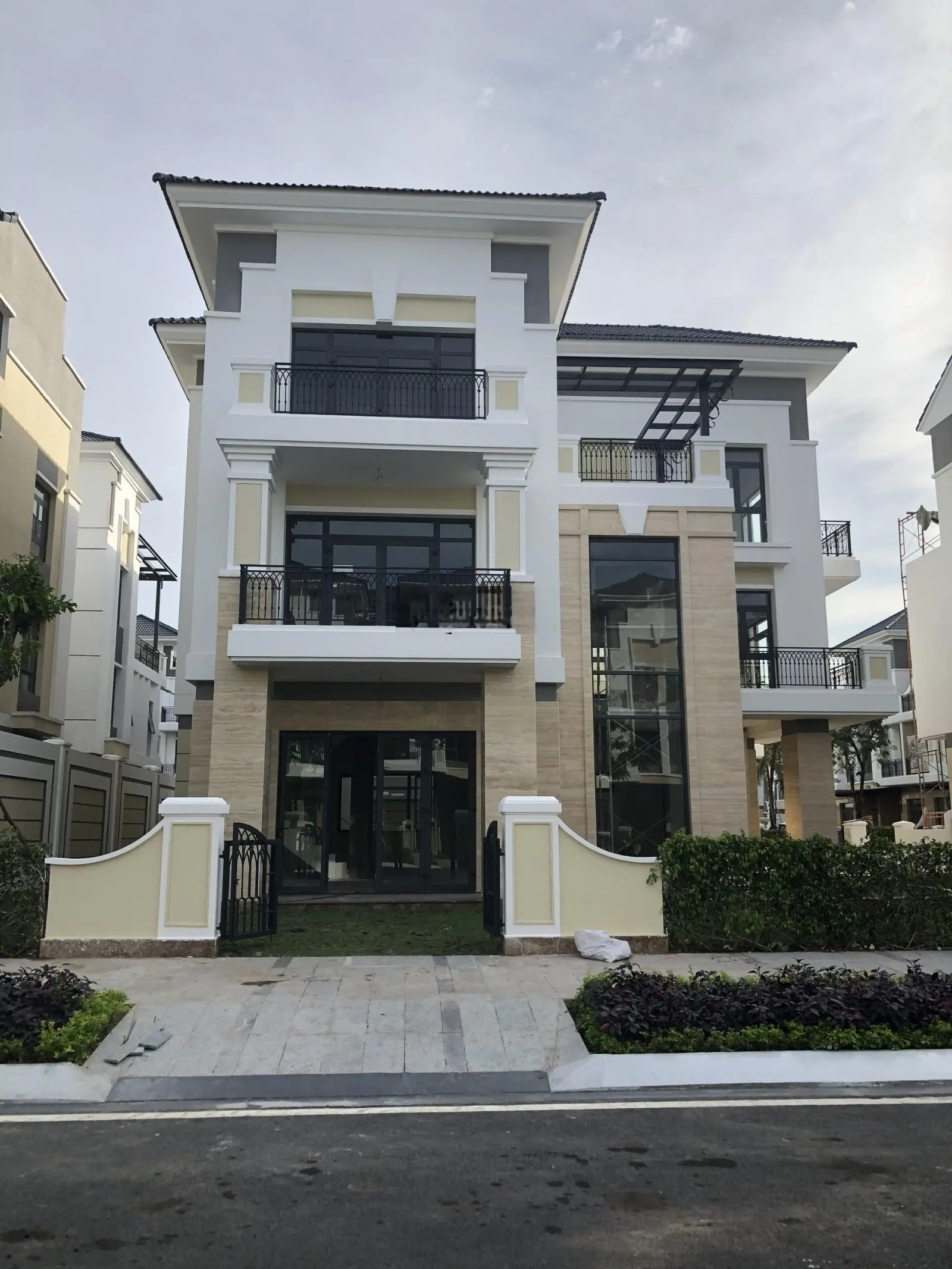 Biệt thự cao cấp 5 sao Venica Khang Điền Q9. DT: 250-300350 400 ***m2, giá chỉ từ 37 tỷ/ SHR