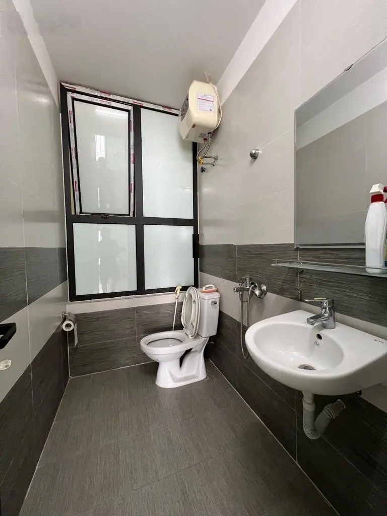 Bán nhà Phố Trạm, ngon bổ rẻ, an sinh đỉnh, ngõ bagac tránh, 33m, giá 4,96 tỷ