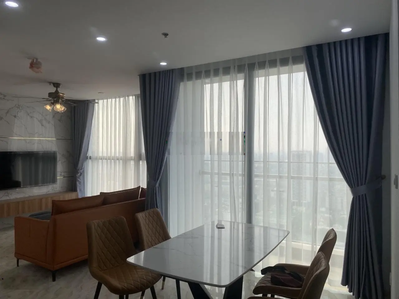 Chủ nhà cần tiền đầu tư nên bán gấp căn hộ 60m2 nhà đẹp giá 3,8 tỷ tại Iris Garden
