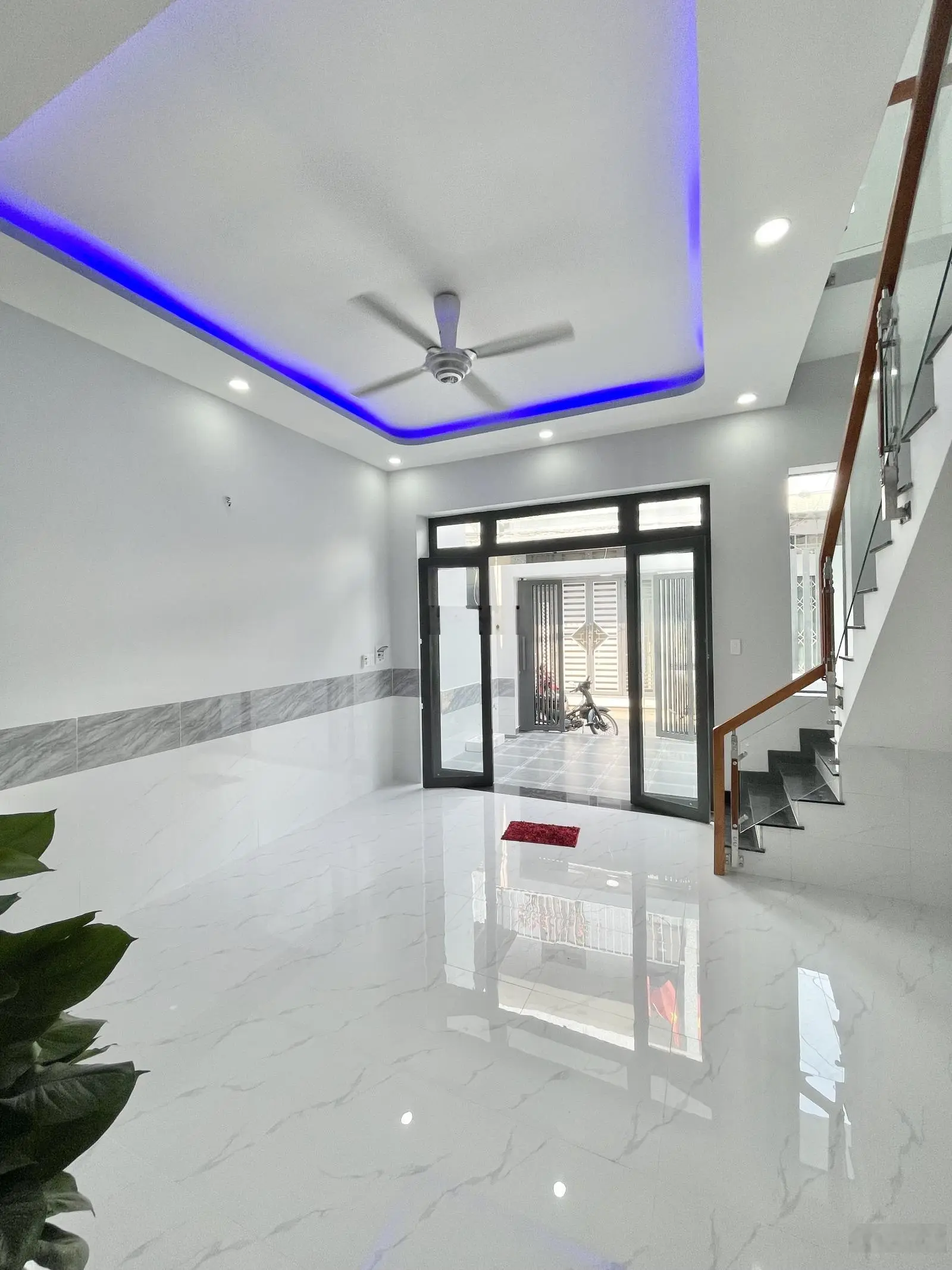 Cần bán nhà mới hoàn thiện ngang 5M ngay đường nguyễn đức thiệu phường dĩ an vào 1 sẹc tới nhà