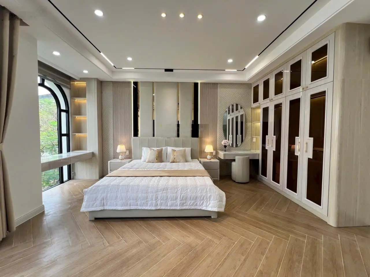 Bán tòa nhà MT Phạm Văn Bạch P. 15 quận Tân Bình HĐ thuê: 360 triệu - 90 tỷ