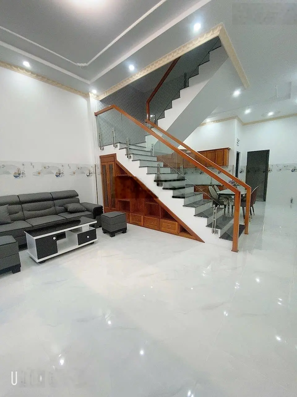 Bán nhà lầu mới 100% sổ hoàn công nhà 3 p ngủ vị trí góc 2 mặt tiền lộ oto đậu trước nhà